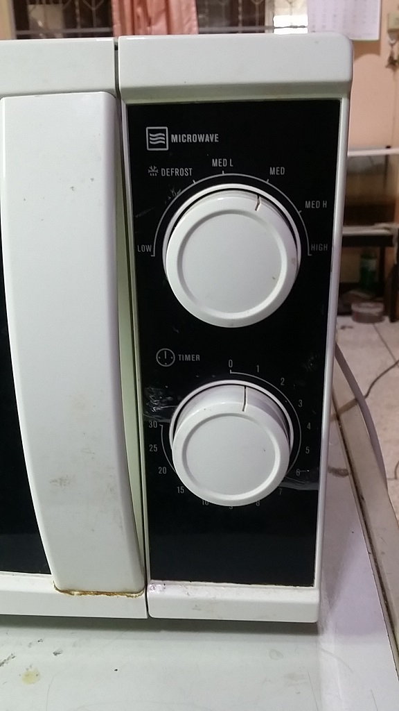 ซ่อมไมโครเวฟ ยี่ห้อ Electrolux รุ่น EMM2003W อาการไฟเข้าแต่ไม่ร้อน