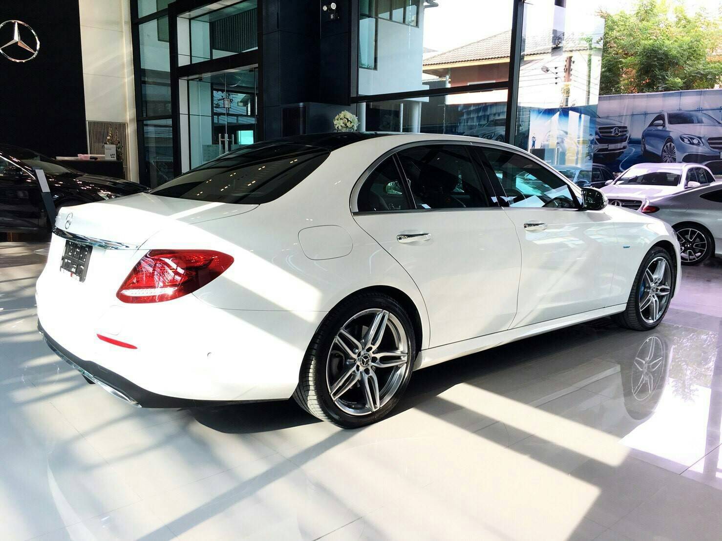 Mercedes-Benz E350 2.0 W213 (ปี 16-20) e AMG Dynamic Sedan AT ปี 2018