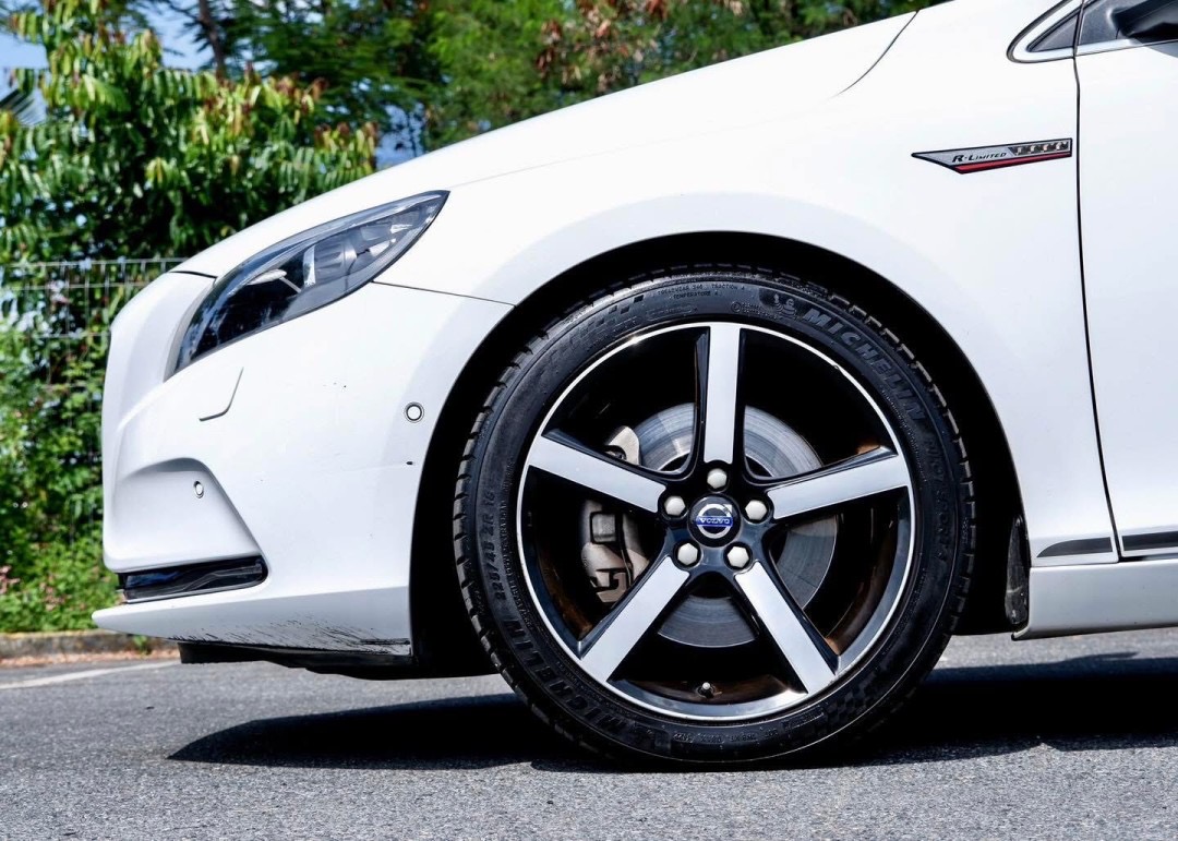 Volvo V40 T5 R-Limited รุ่นพิเศษพร้อม Tune Polestar Performance 245PS ปี 2016