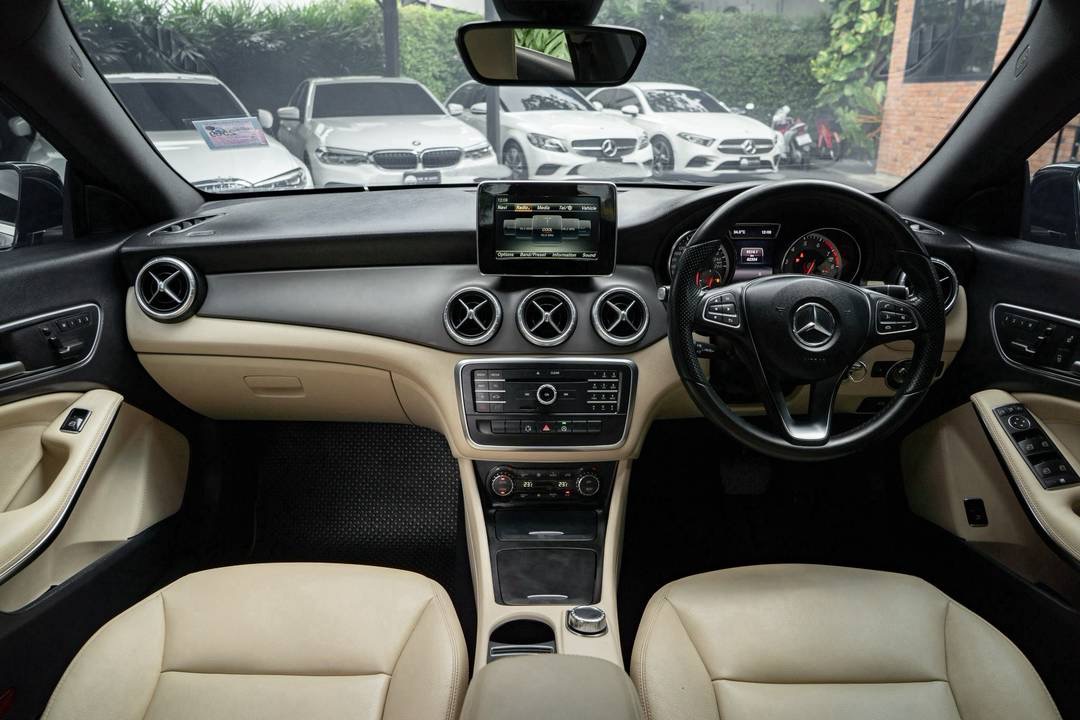 Mercedes-Benz CLA200 Urban ปี 2016