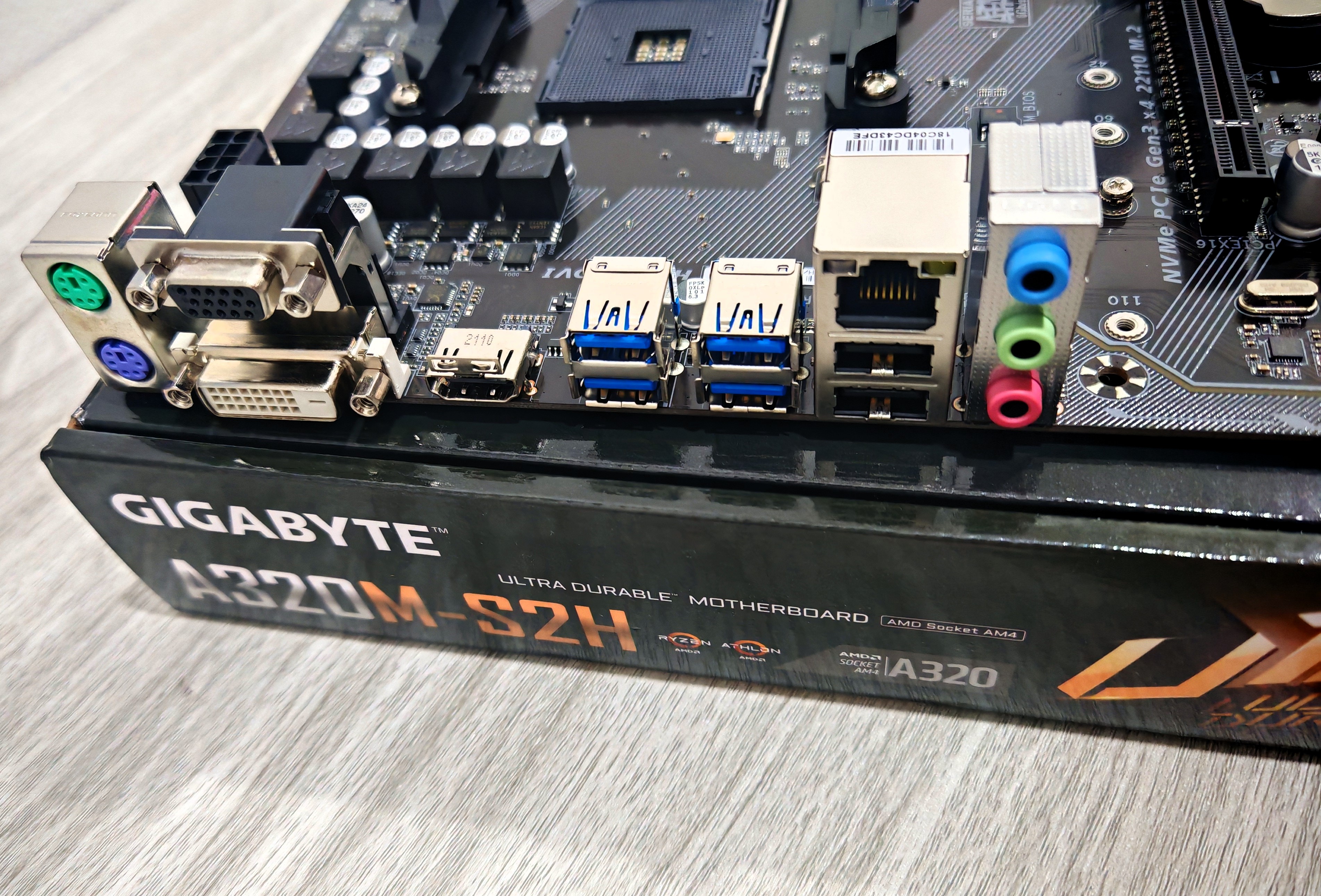 GIGABYTE GA-A320M-S2H