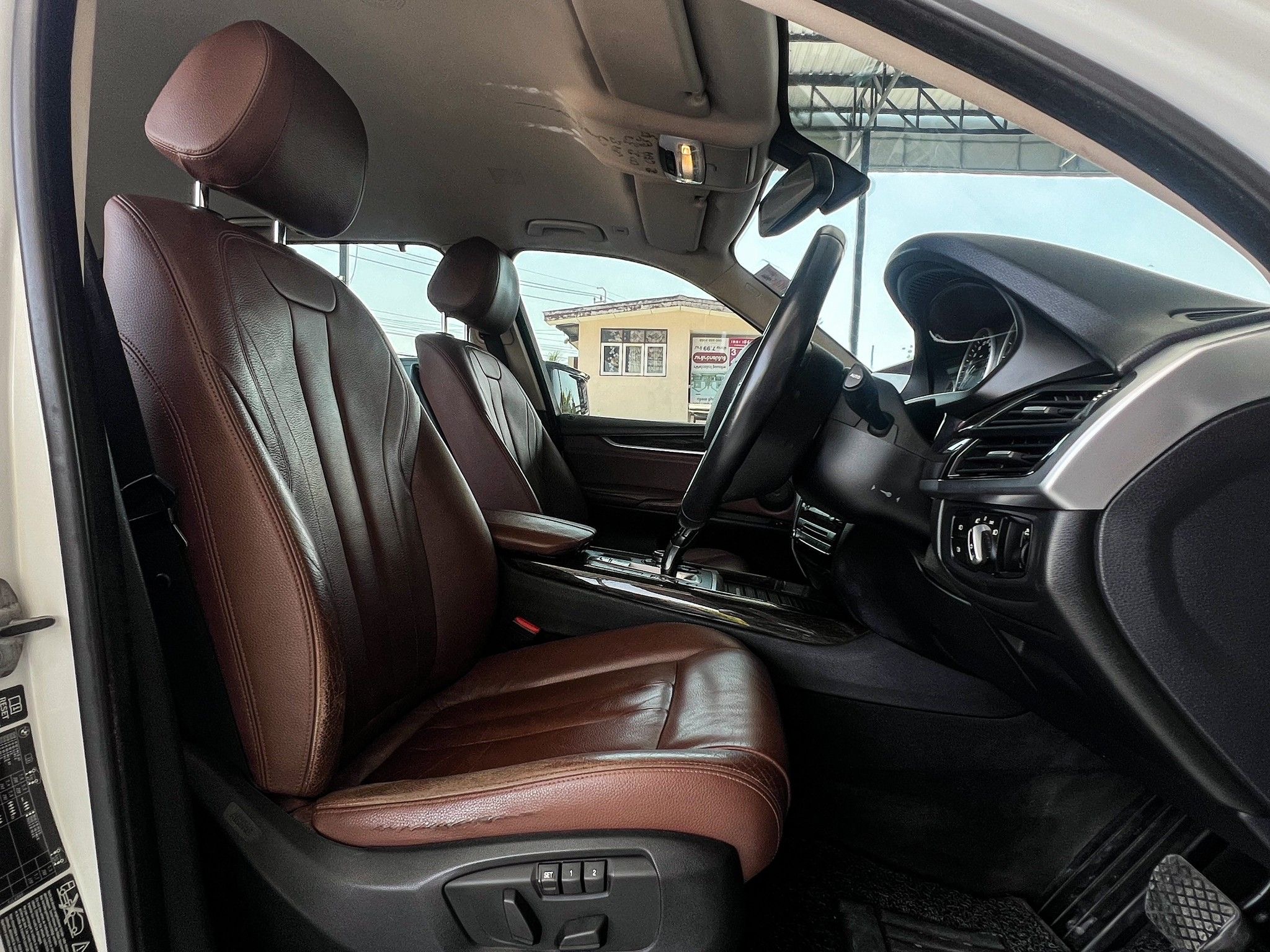 BMW X5, sDrive25d โฉม F15 สีขาว ปี 2015