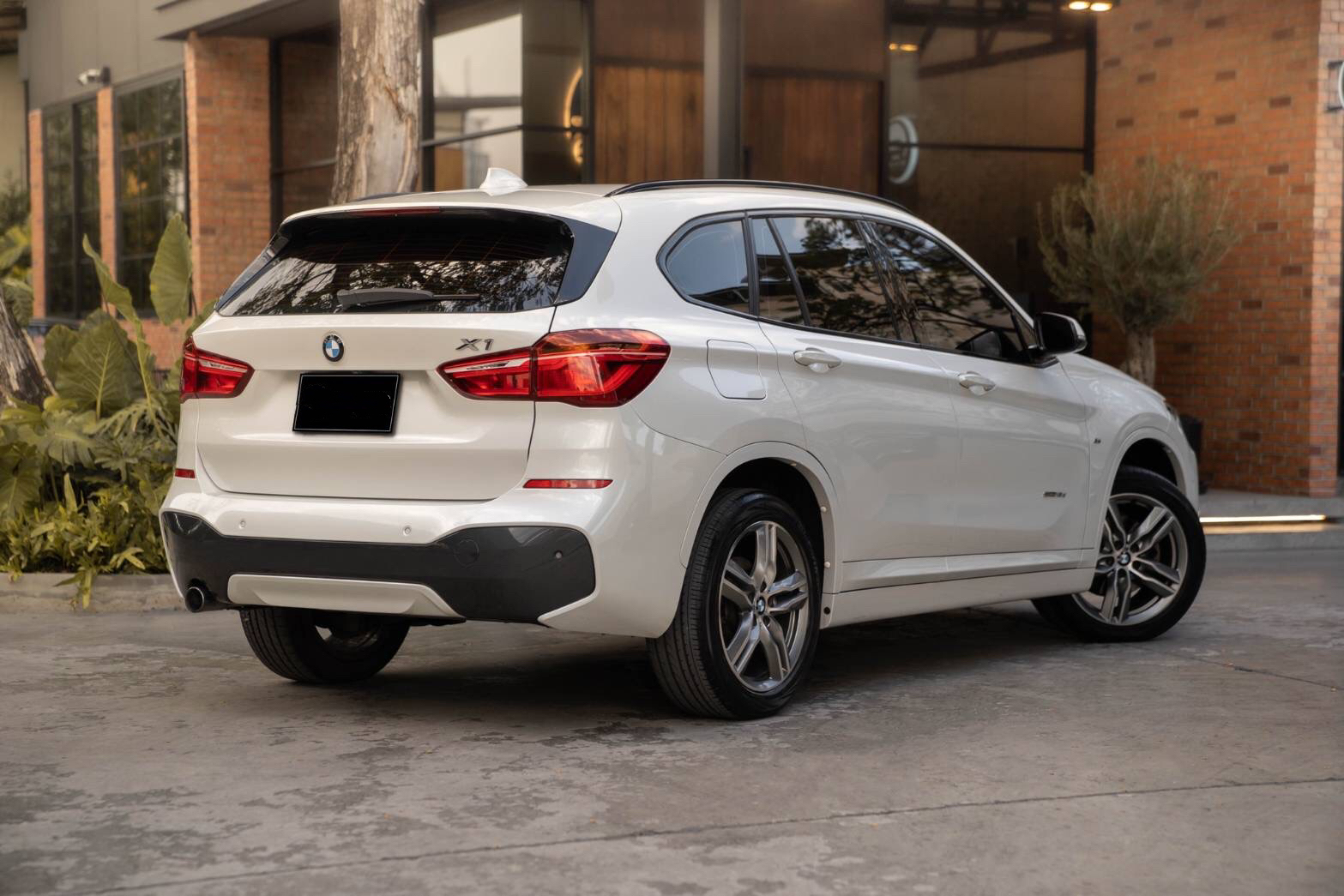 BMW X1 1.8sDrive M Sport ปี 2017 สีขาว