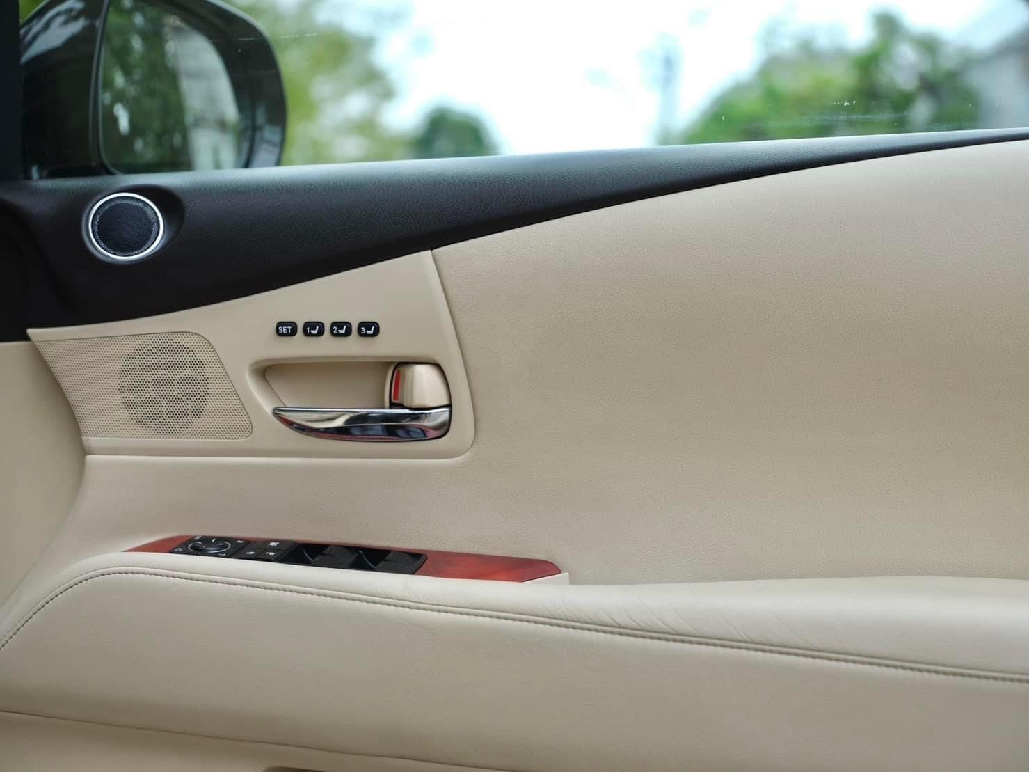 Lexus RX270 Premium Package (Sunroof) ปี 2011