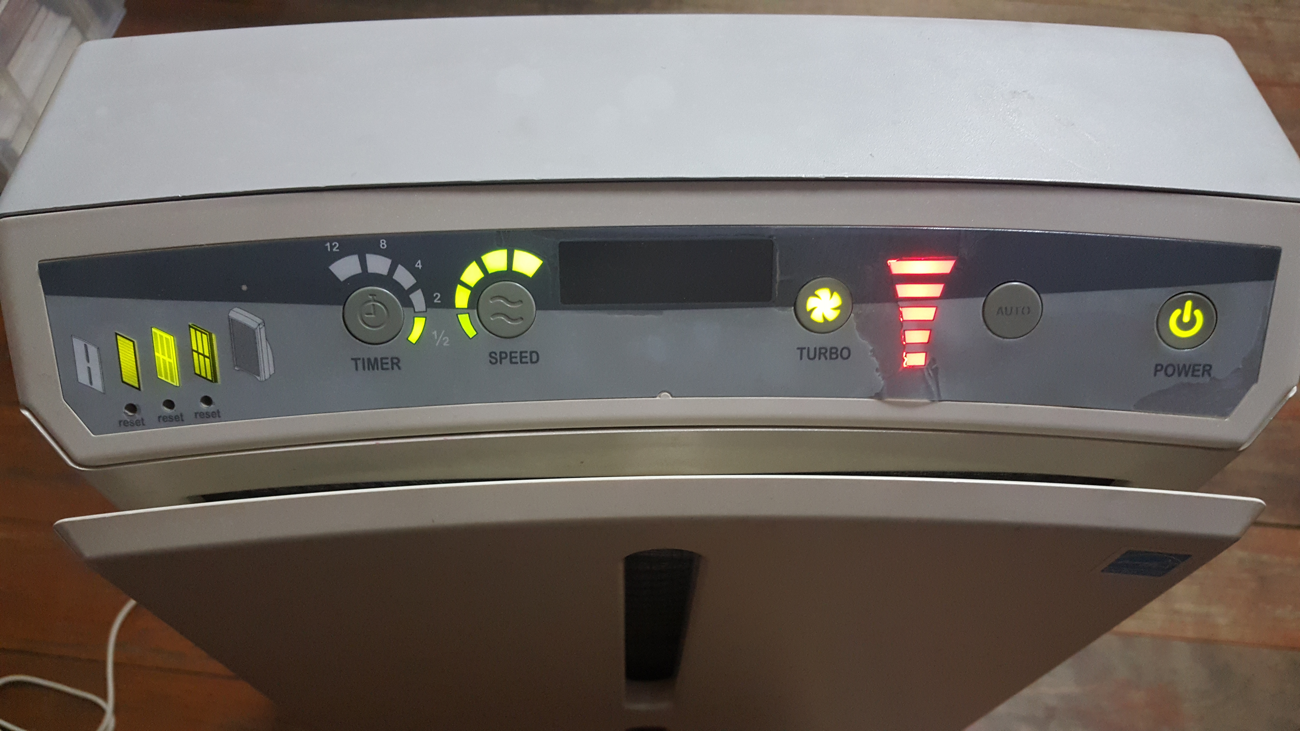 ซ่อมเครื่องฟอกอากาศ ยี่ห้อ AMWAY รุ่น 101076TH Air Purifier อาการเปิดเครื่องทำงานได้แต่ไฟแสดงสถานะหน้าเครื่องมองไม่เห็น