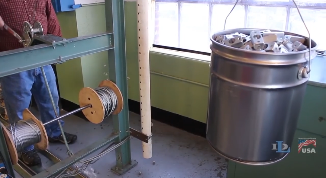 รอกสลิงมือหมุน สีเงิน(ขนาด 900กิโลกรัม)