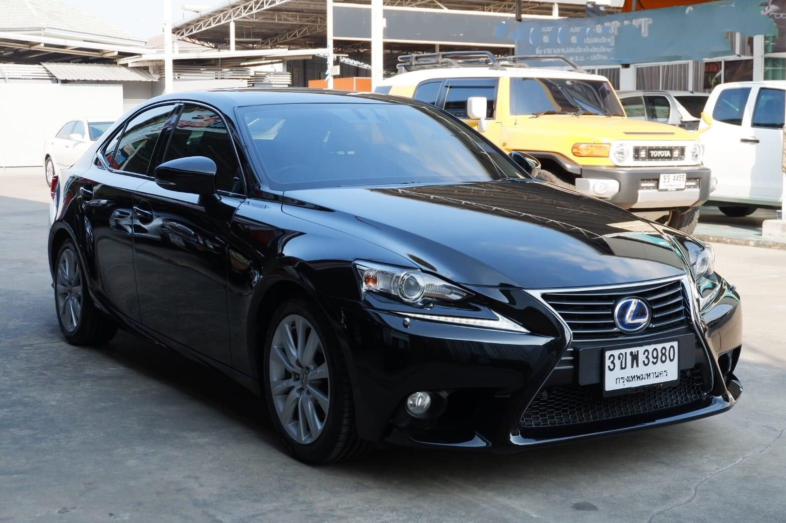 LEXUS IS300h ปี 2015