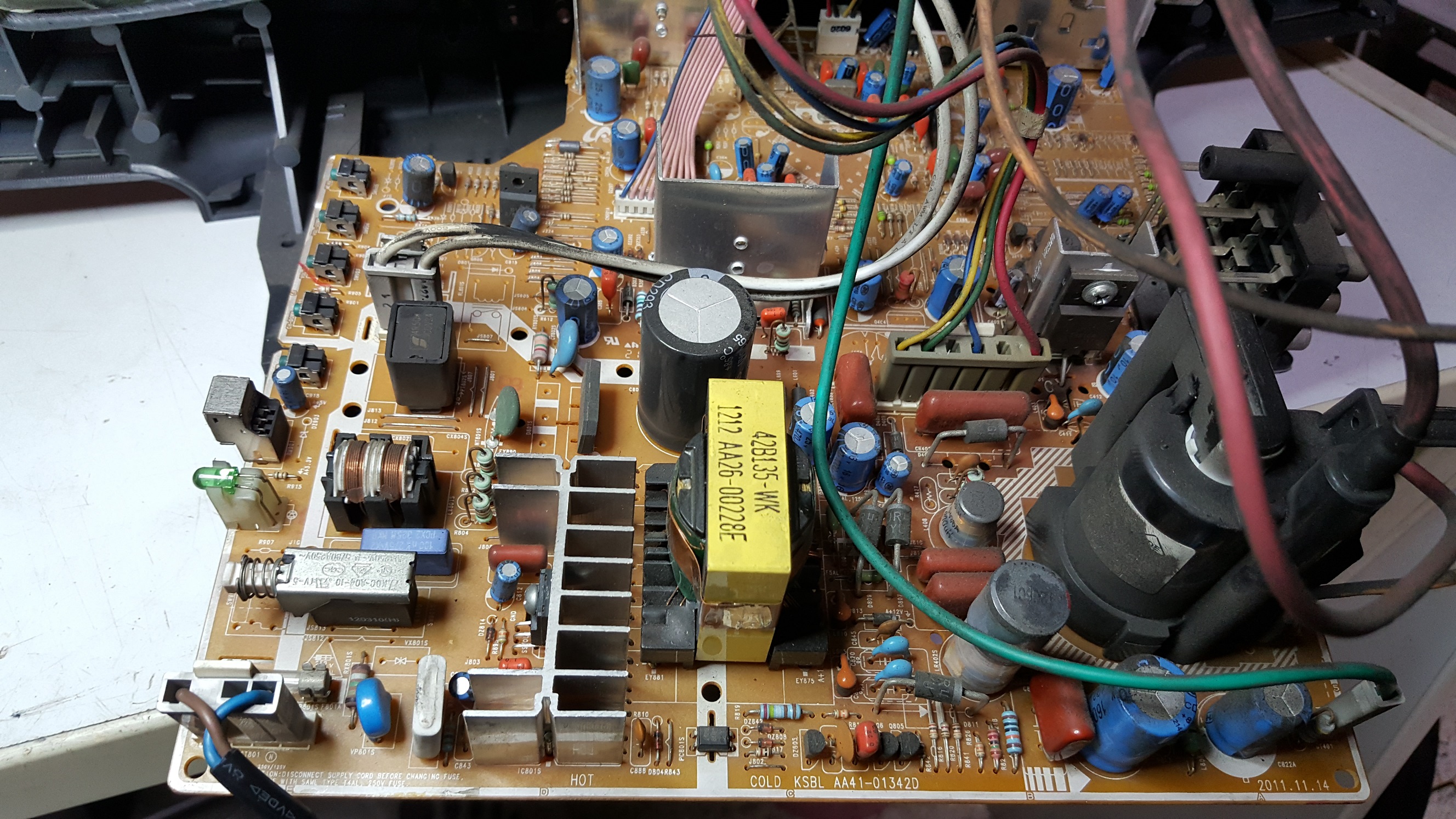 ซ่อมโทรทัศน์จอแก้ว CRT-TV ยี่ห้อ SAMSUNG รุ่น CS21C510CL อาการเปิดไม่ติด