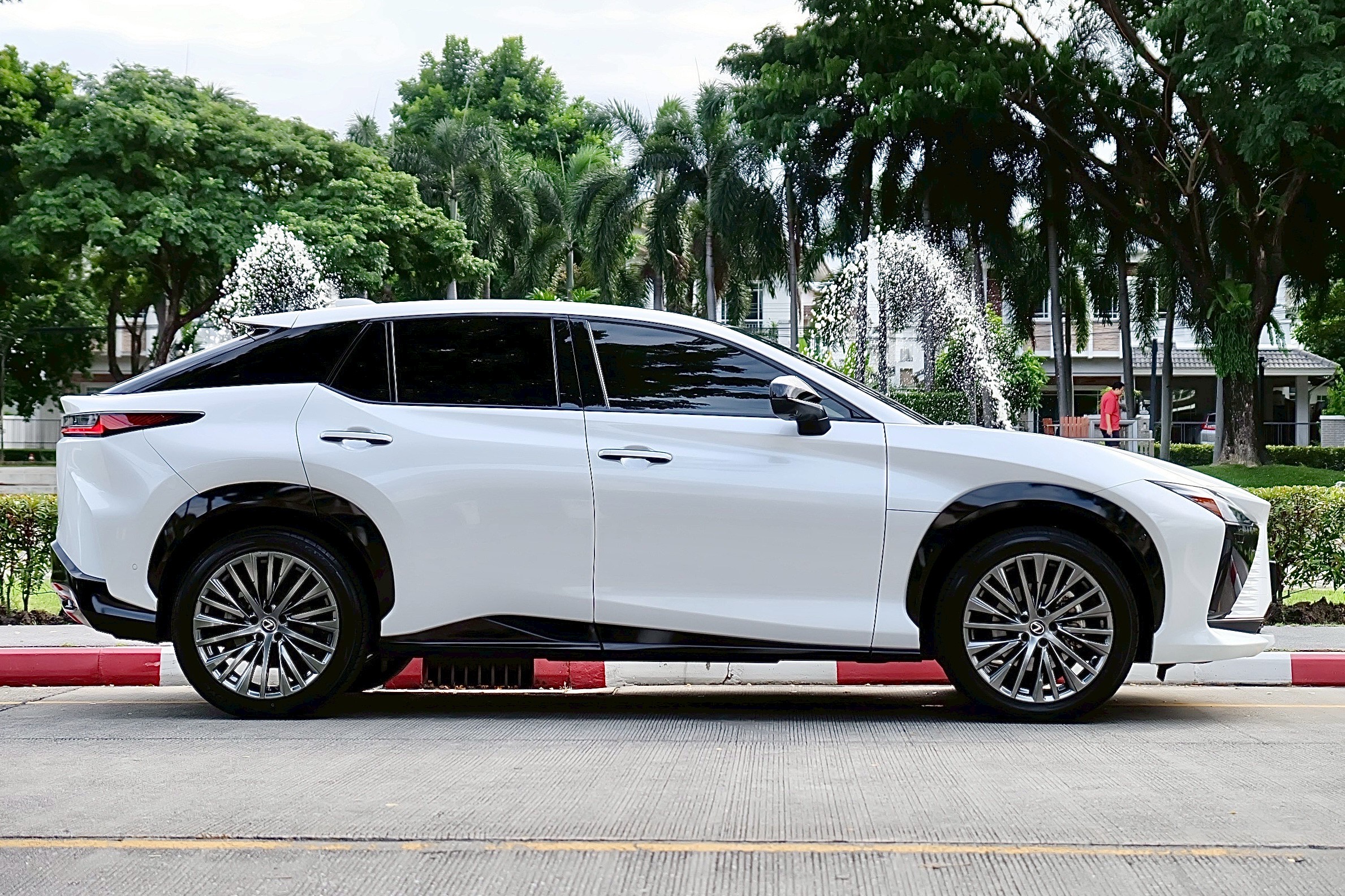 Lexus RZ450e Premium ปี 2024