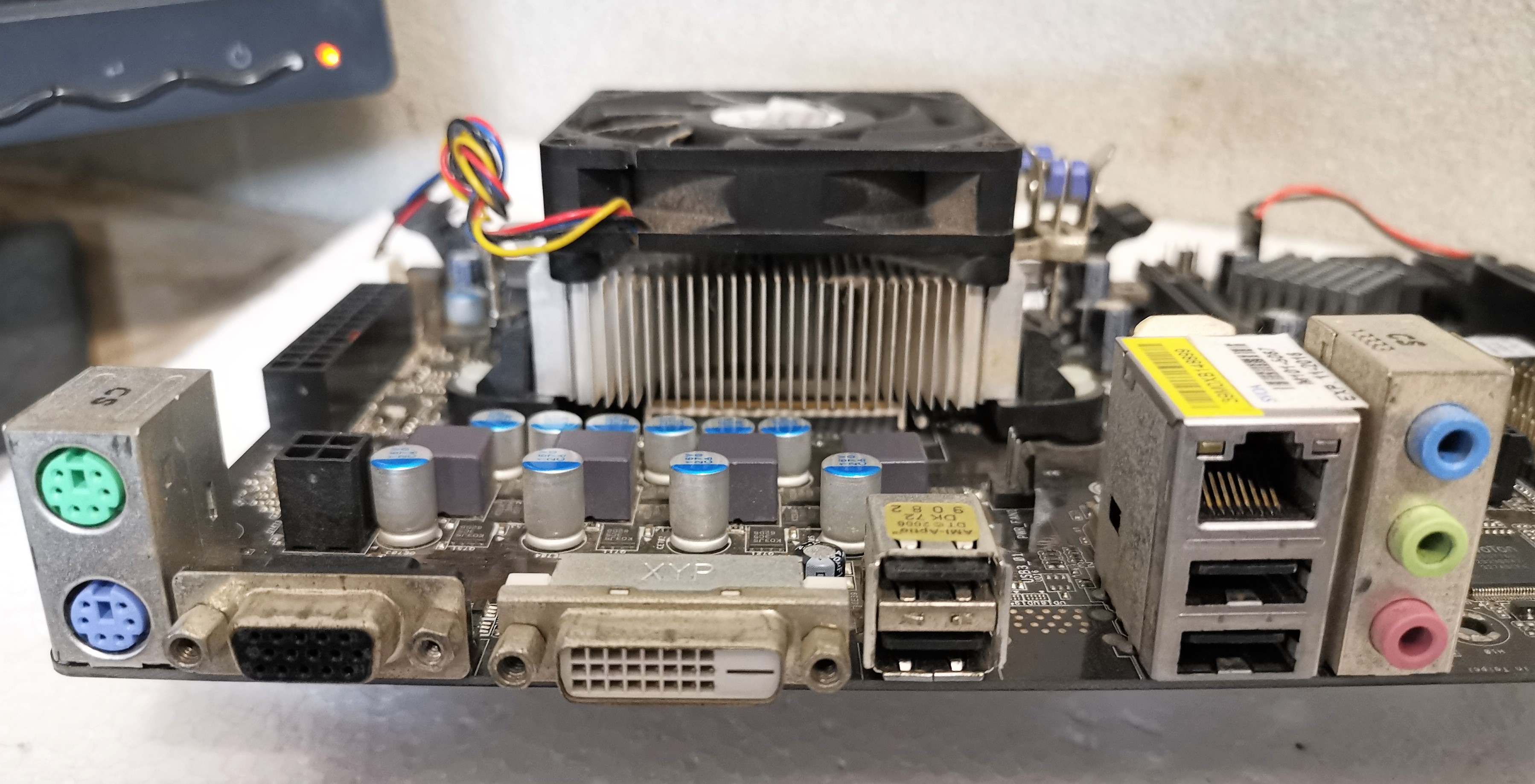 ขายรวม บอร์ด FM2A55M DGS + ซีพียู A6 5400K