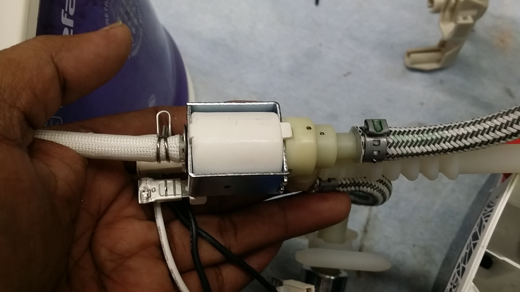 ซ่อมเตารีดไอน้ำ ยี่ห้อ TEFAL รุ่น GV9582 อาการได้ยินเสียงปั้มทำงานแต่ไอน้ำไม่ออก