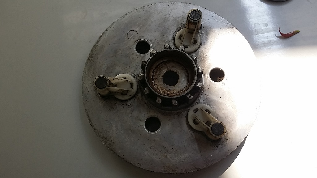 ซ่อมเครื่องซักผ้า ยี่ห้อ HITACHI รุ่น SF-160KJ อาการมีเสียงดังตอนปั่นแห้ง และขึ้น Error F9