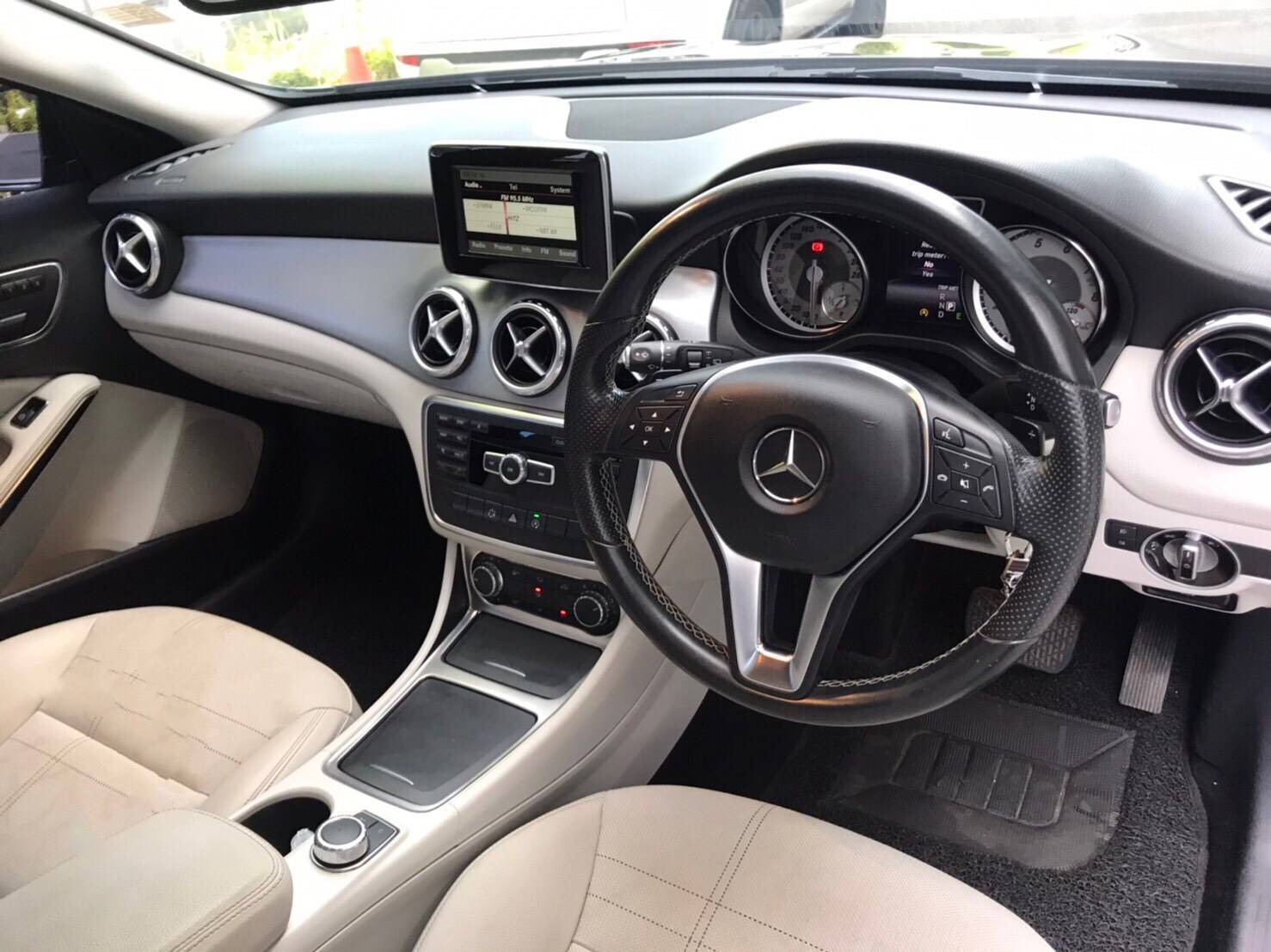 Mercedes Benz GLA200 1.6(w156)urban suv ปี 2015