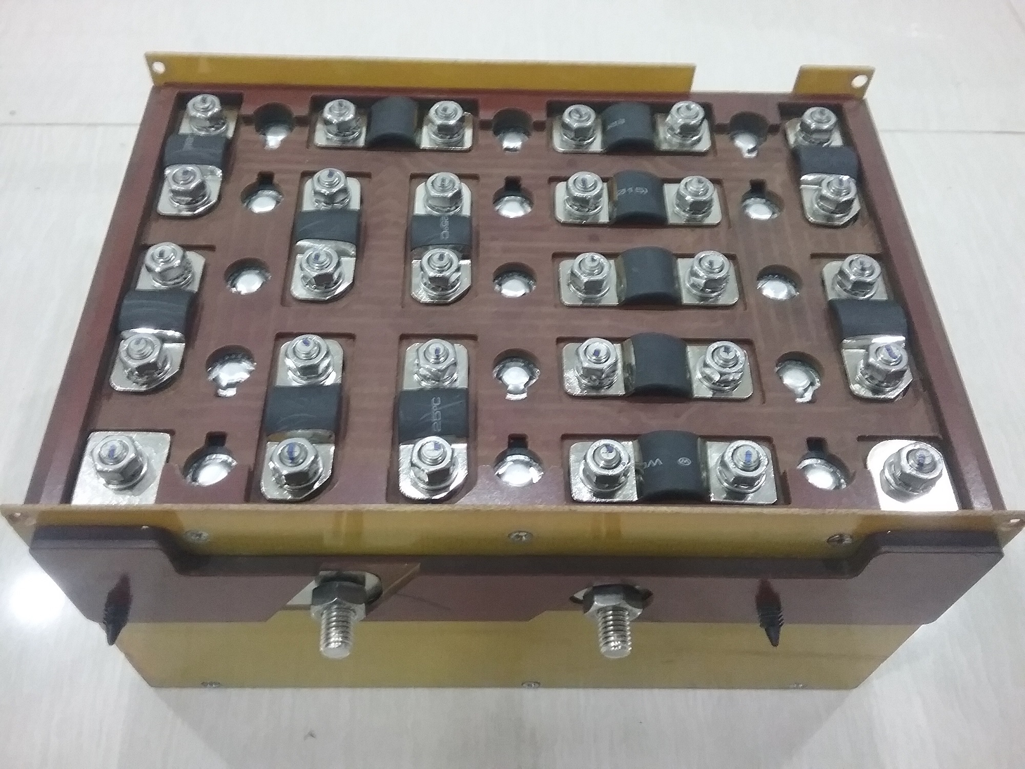 แบตเตอรี่ลิเธียมฟอสเฟส จ่ายกระแสสูง 3.2v 7.5Ah จ่ายพีคได้ 180a - 200a