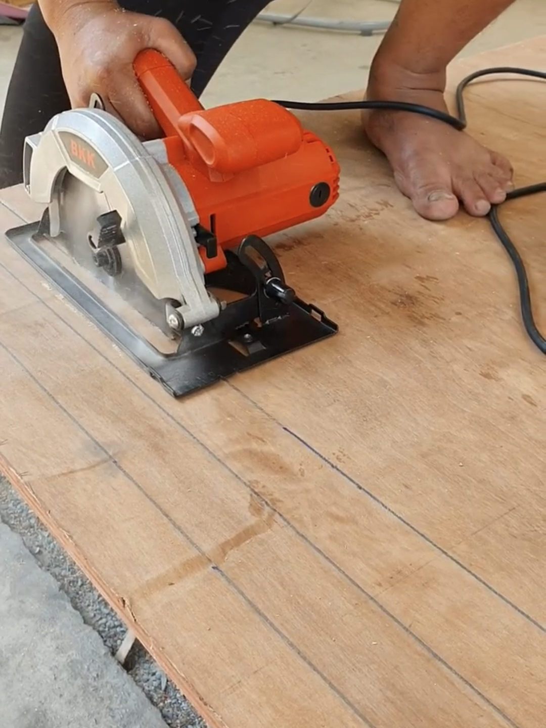 เครื่องตอกตะปูด้วยมือ กึ่งอัตโนมัติ ยี่ห้อ AKITA รุ่น ST-18B รุ่นท๊อป