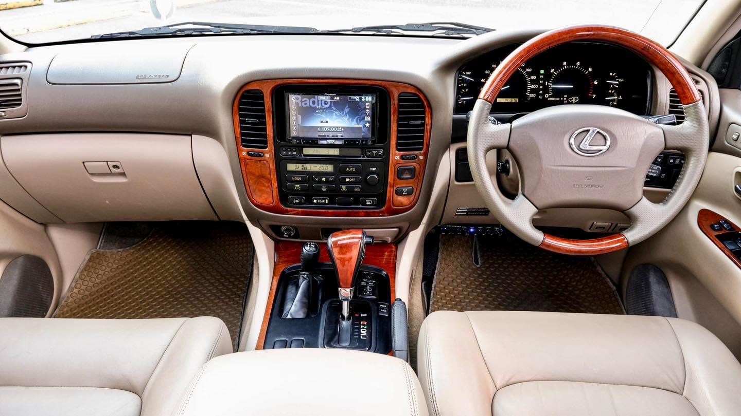 Lexus LX470 4.7L Cygnus รถออกห้าง Lexus Thailand ปี 2001