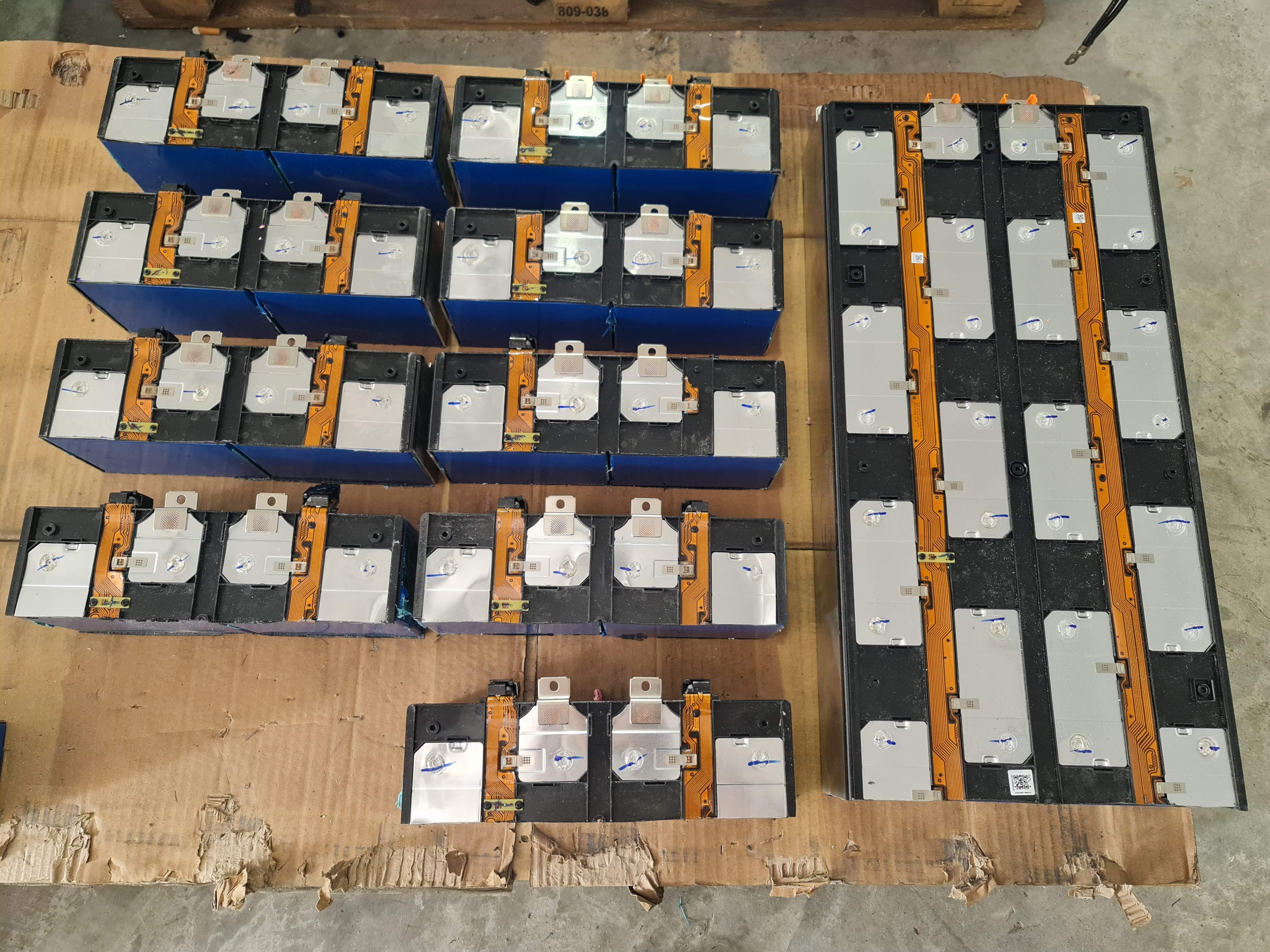 ประกอบแบตเตอรี่ลิเธียมตามสั่ง NMC 17S 60v 50Ah สำหรับงานรถไฟฟ้า และ โซล่าเซลล์ CATL Lishen CALB EVE
