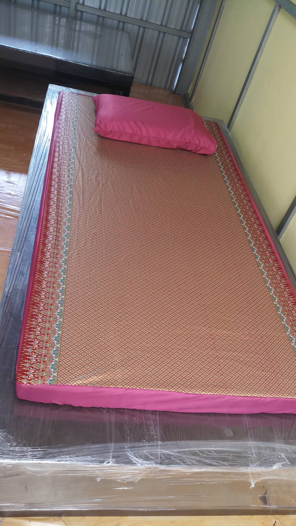 ผ้าปูเบาะนวดไทย ผ้าพิมพ์ทองลายไทย พร้อมปลอกหมอน