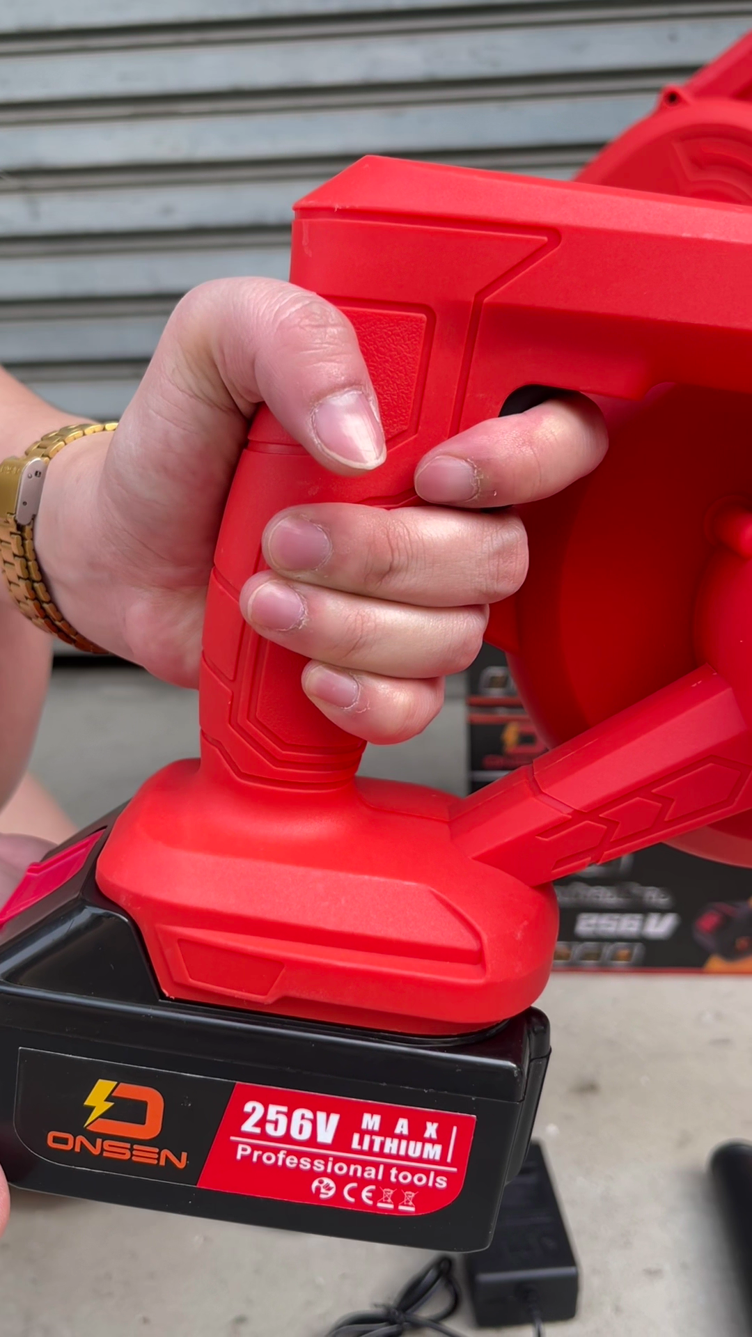 โบเวอร์ เป่าลม ดูดฝุ่น ใช้แบต ยี่ห้อ Onsen รุ่น 256V