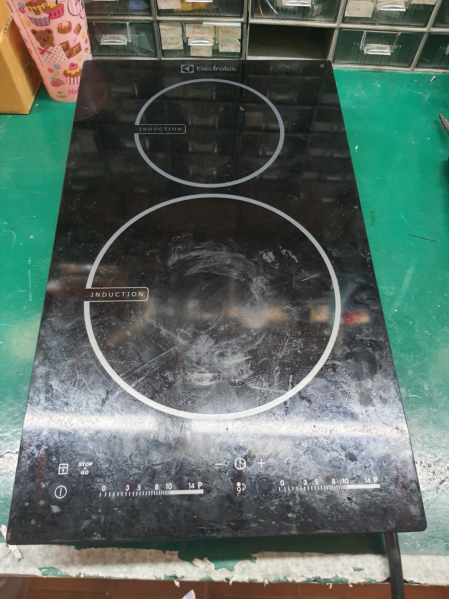 ซ่อมเตาแม่เหล็กไฟฟ้า ยี่ห้อ ELECTROLUX รุ่น EEH353C อาการเปิดไม่ติดเครื่องไม่ทำงาน