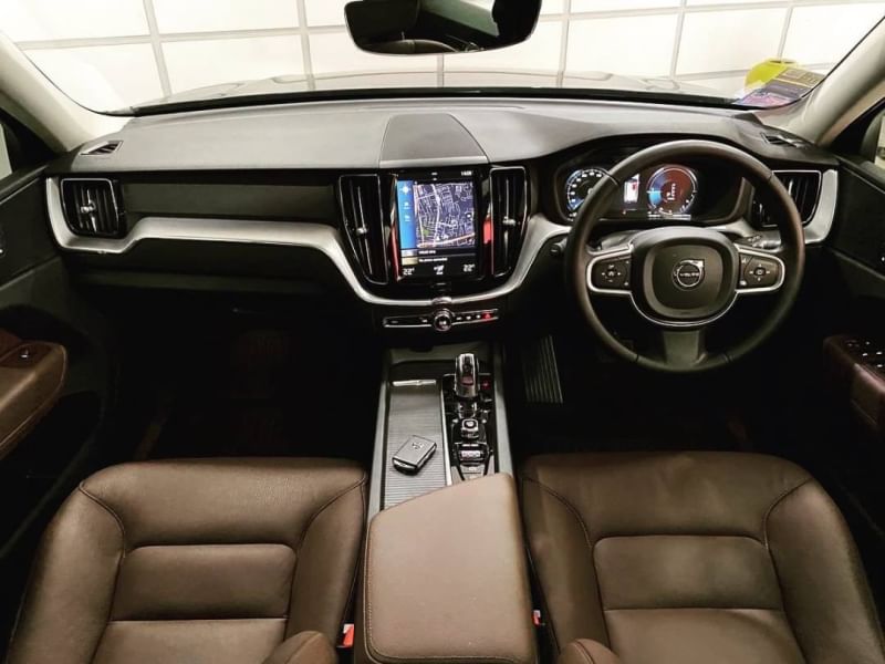 Volvo XC60 2.0 Turbo 4WD T8 Momentum Plugin Hybrid ปี 2018