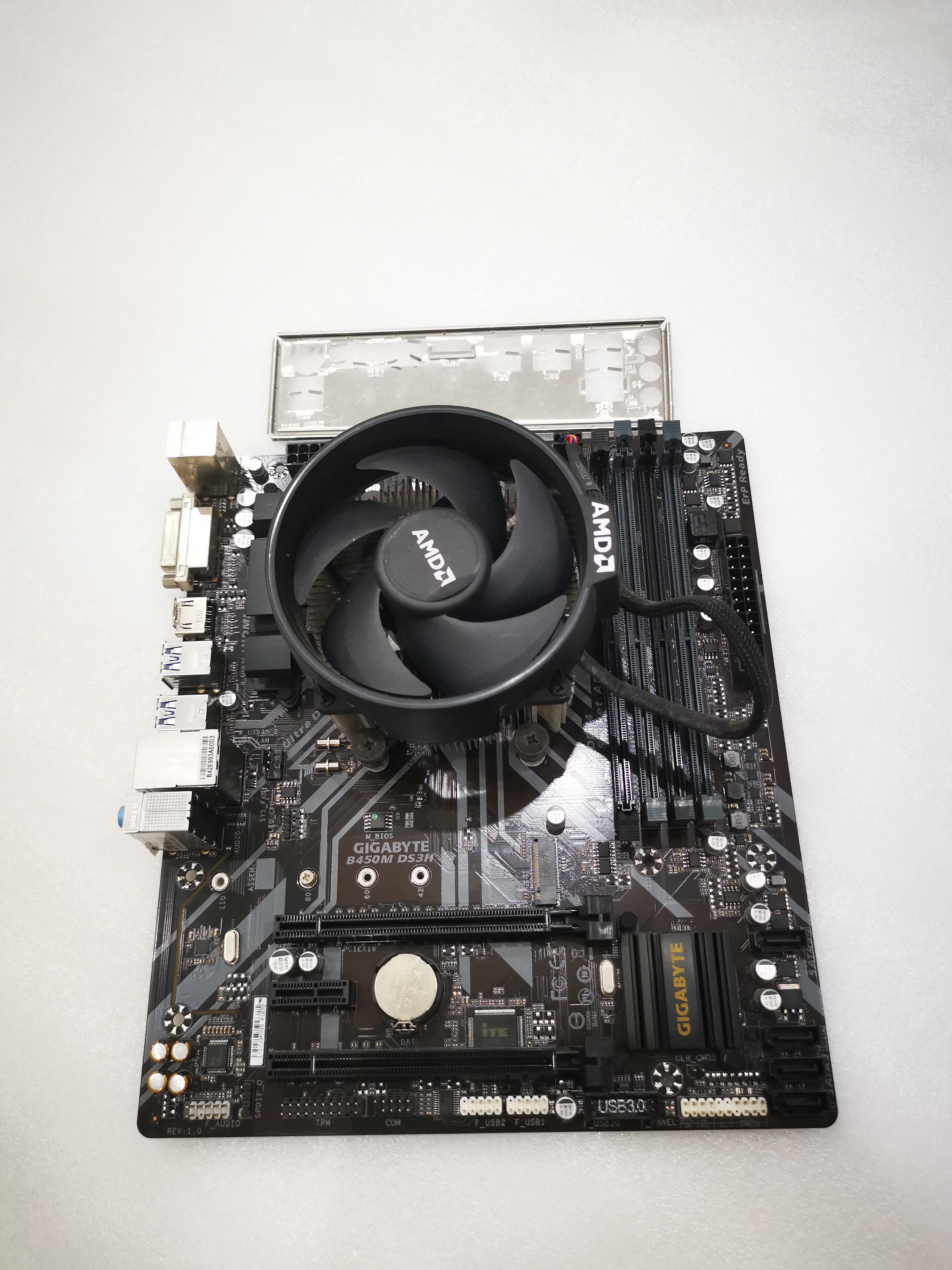 GIGABYTE B450M DS3H พร้อมซีพียู RYZEN 5 3500