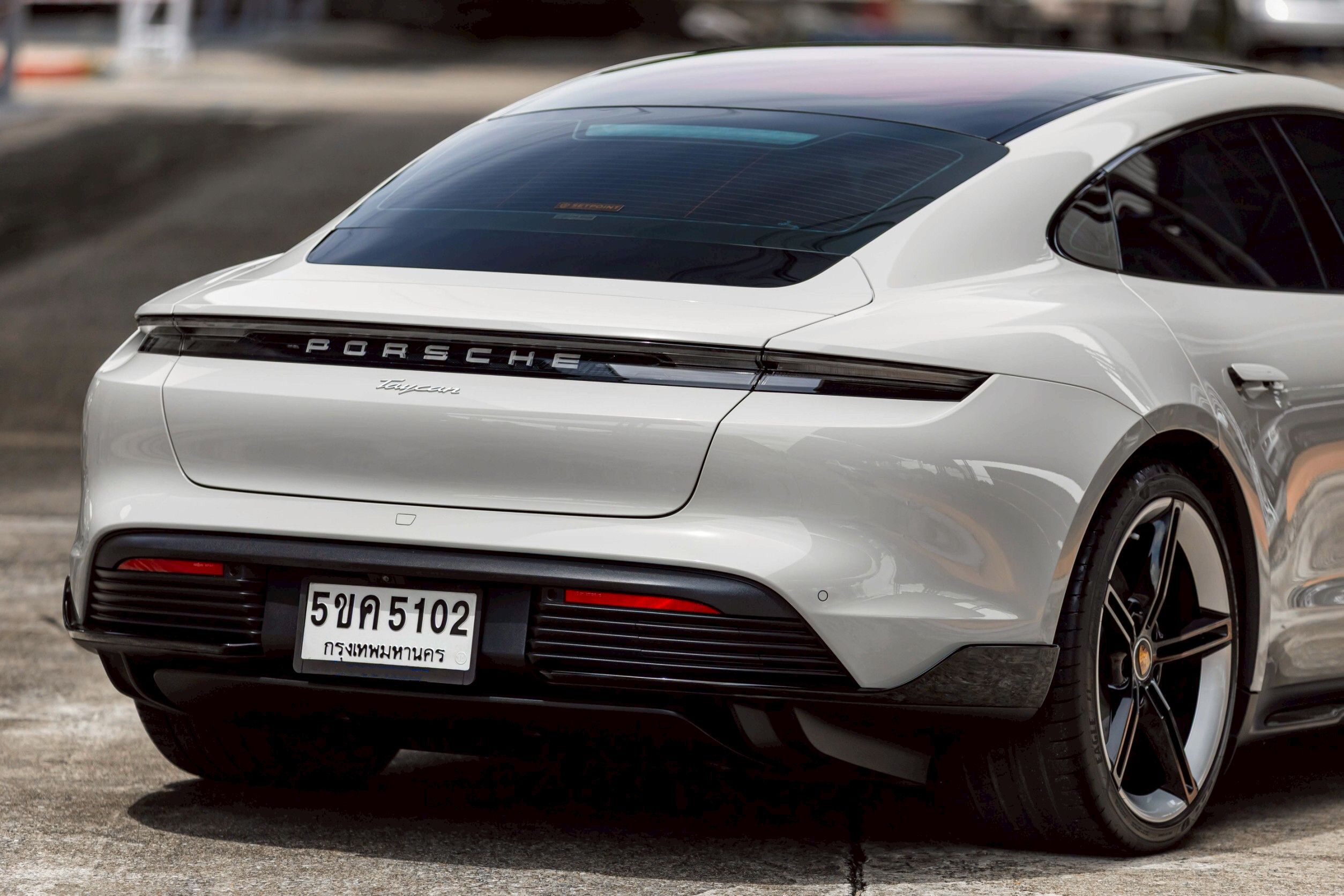 Porsche Taycan Crayon ปี 2023