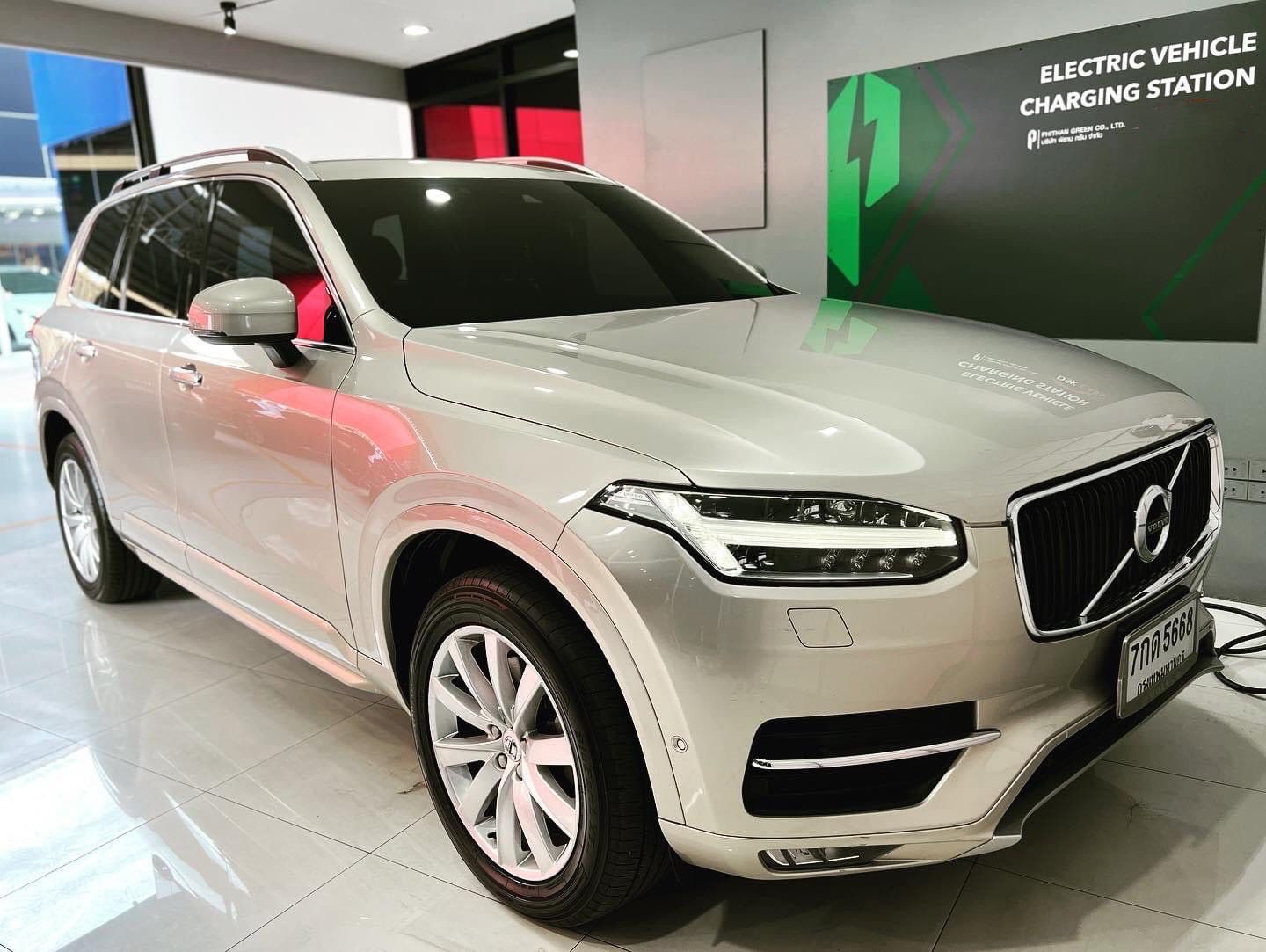 Volvo XC90 D5 Momentum AWD 2.0 เทอร์โบคู่ ปี 2017