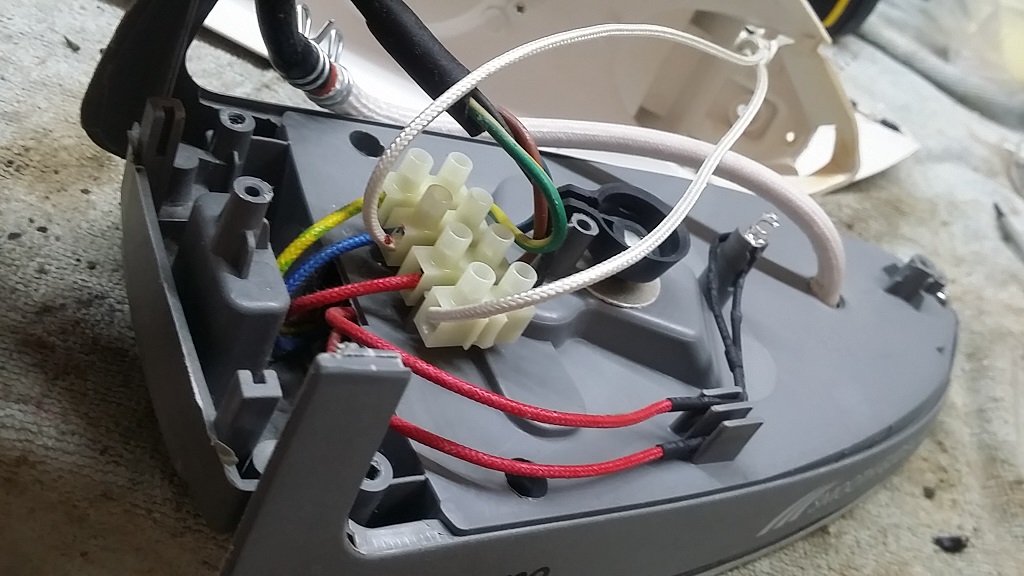 ซ่อมเตารีดไอน้ำ ยี่ห้อ @Home รุ่น HO0164 อาการหน้าเตาไม่ร้อนเครื่องไม่ทำงาน