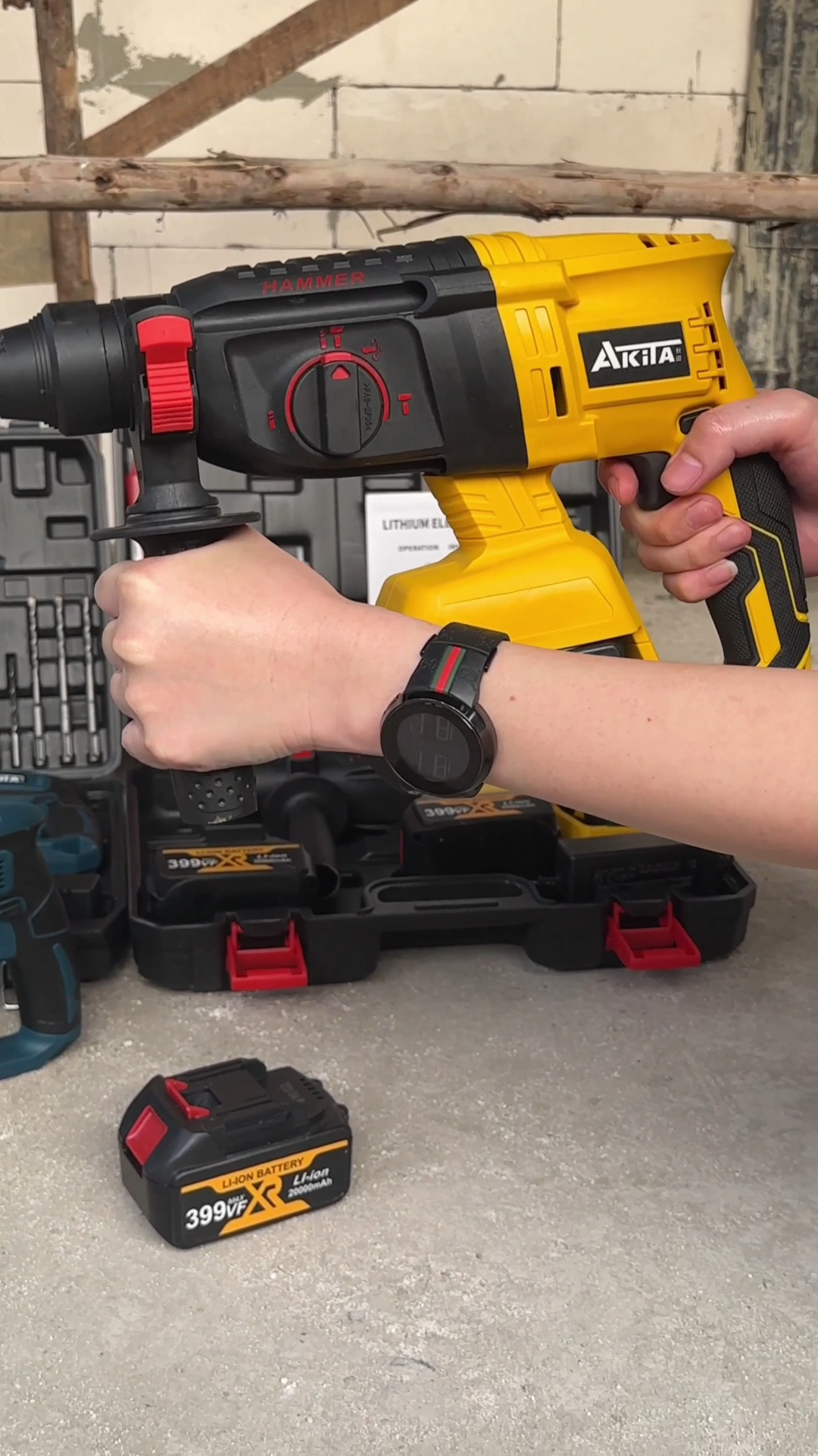 สว่านโรตารี่ไร้สาย AKITA มี 2 รุ่น 188V และ 399V