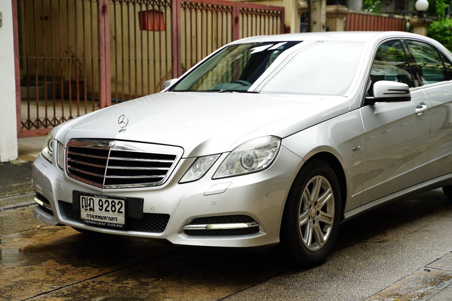 Mercedes Benz E200 CGI Avantgarde ปี 2010 จด 2011