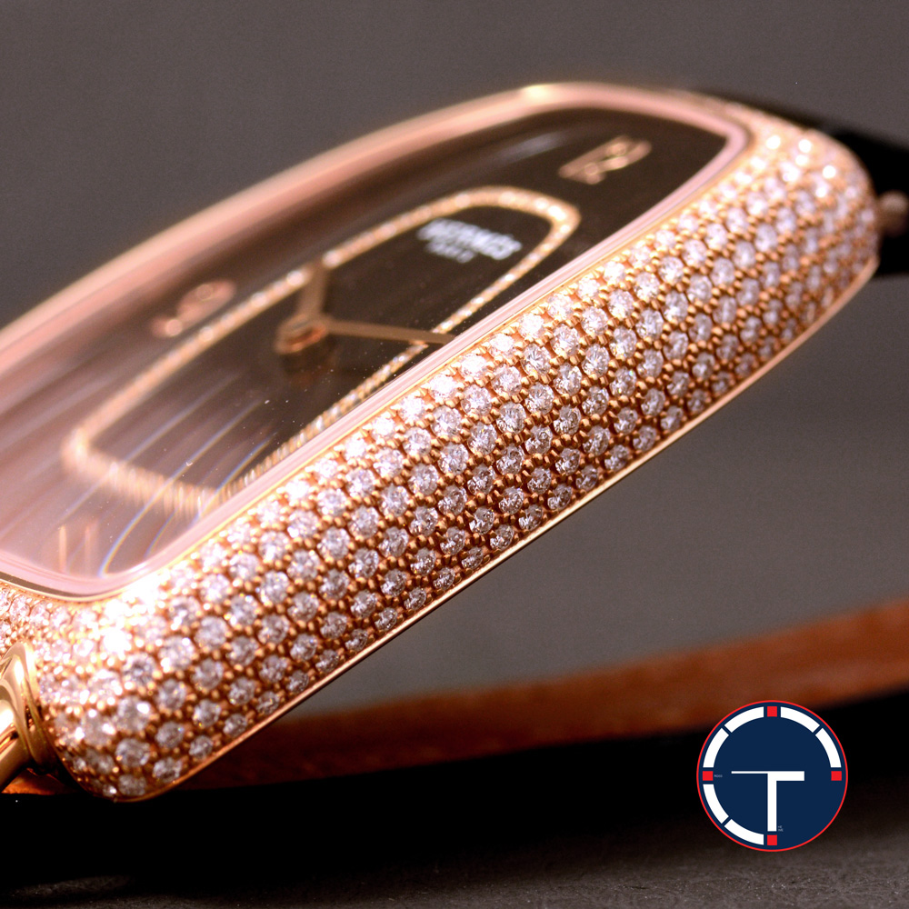 Hermes Galop d'Hermès หน้าปัดหินOnyx ตัวเรือนทองชมพู ฝั่งเพชรหน้าปัด72เม็ด รอบตัวเรือน412เม็ด สายหนังจระเข้Hermes หัวเข็มขัดแท้ มีกล่อง Quartz ขนาด 40x26 mm