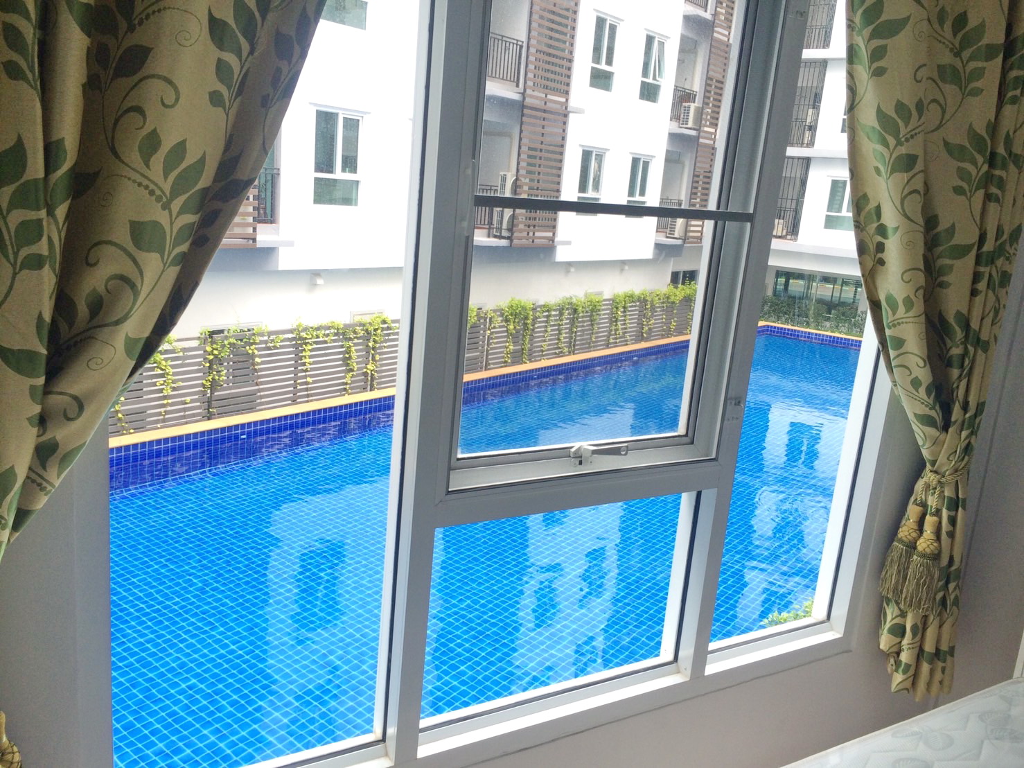 ให้เข่า รีเจนท์ ติวานนท์ 25 วิวสระ