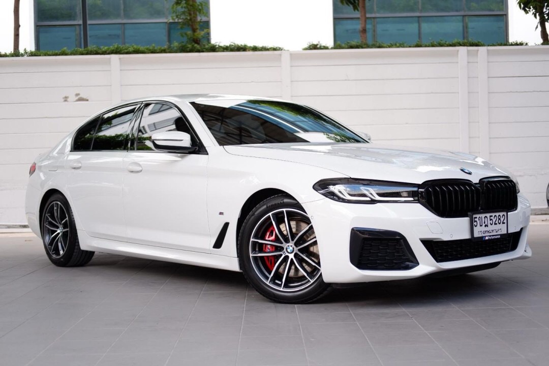 BMW 520d M-Sport G30 LCI ปี 2024 สีขาว