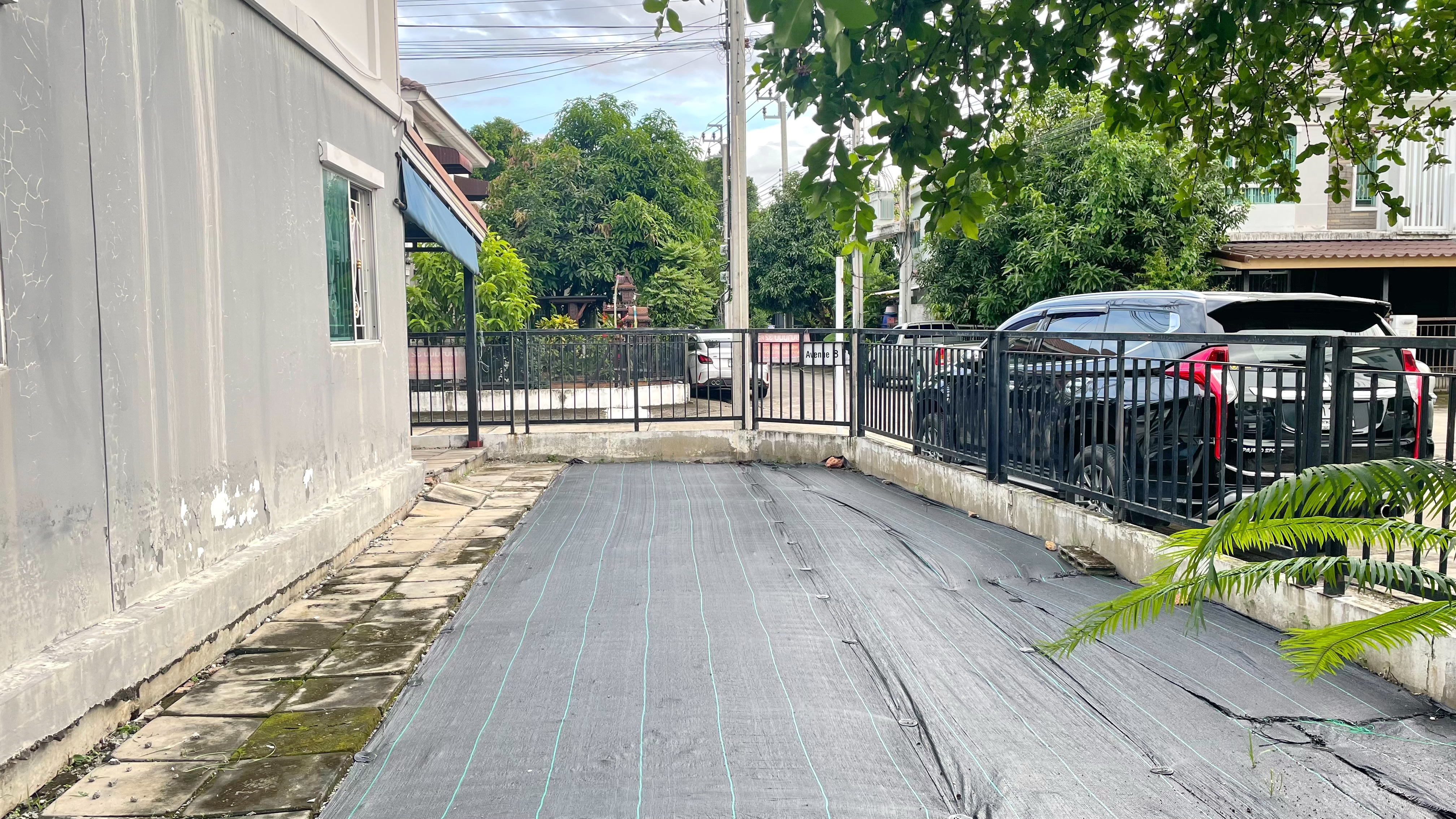 ให้เช่า ทาว์นเฮาส์หลังมุม มีฟื้นที่ด้านข้าง ใกล้ วัดลาดปลาดุก