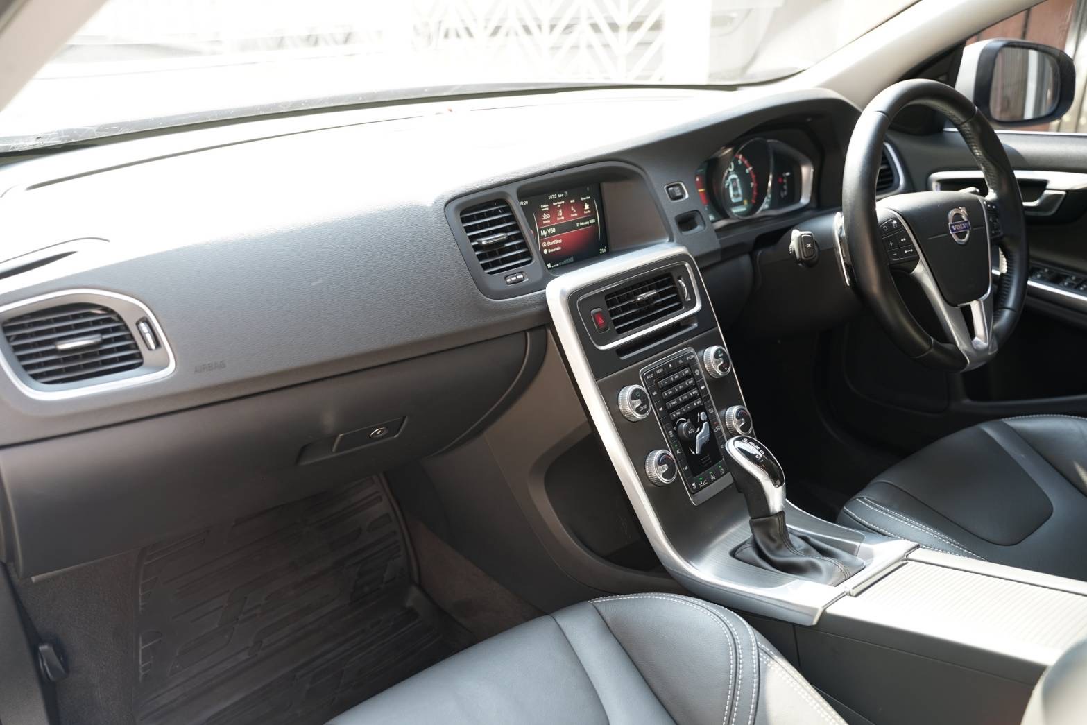 Volvo V60 T5 ปี 2017