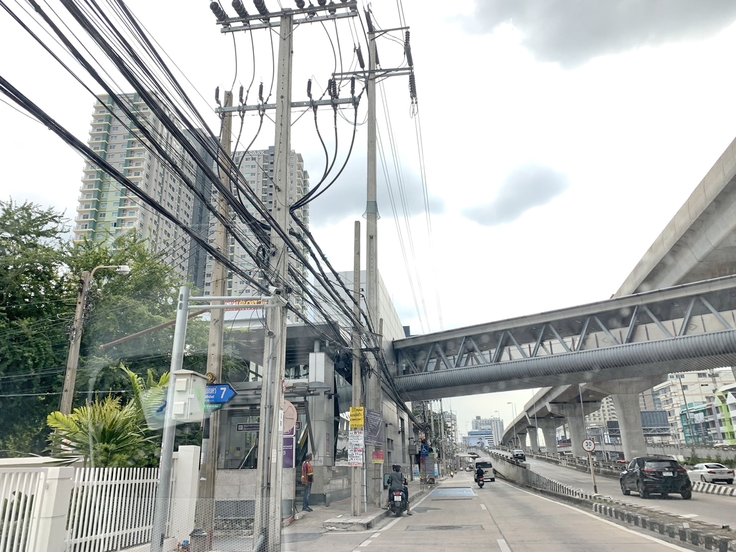 ให้เช่า ศุภาลัย ปาร์ค แคราย งามวงศ์วานMRTศูนย์ราชการ 100 เมตร ( มี 2 ราคาตามเงื่อนไข ใช้รถ )