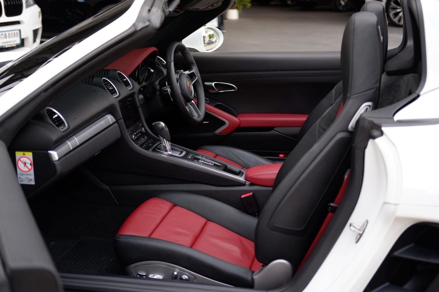 Porsche 718 Boxster Convertable ปี 2017