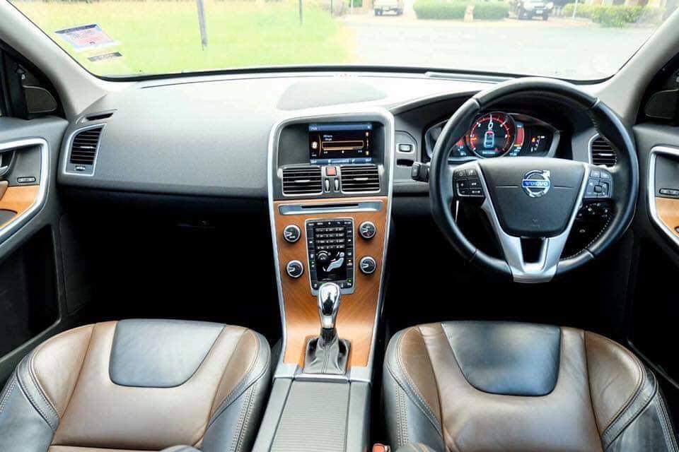 Volvo XC60 D4 Sport Crossover เครื่อง 2.0 Diesel Turbo ปี 2014