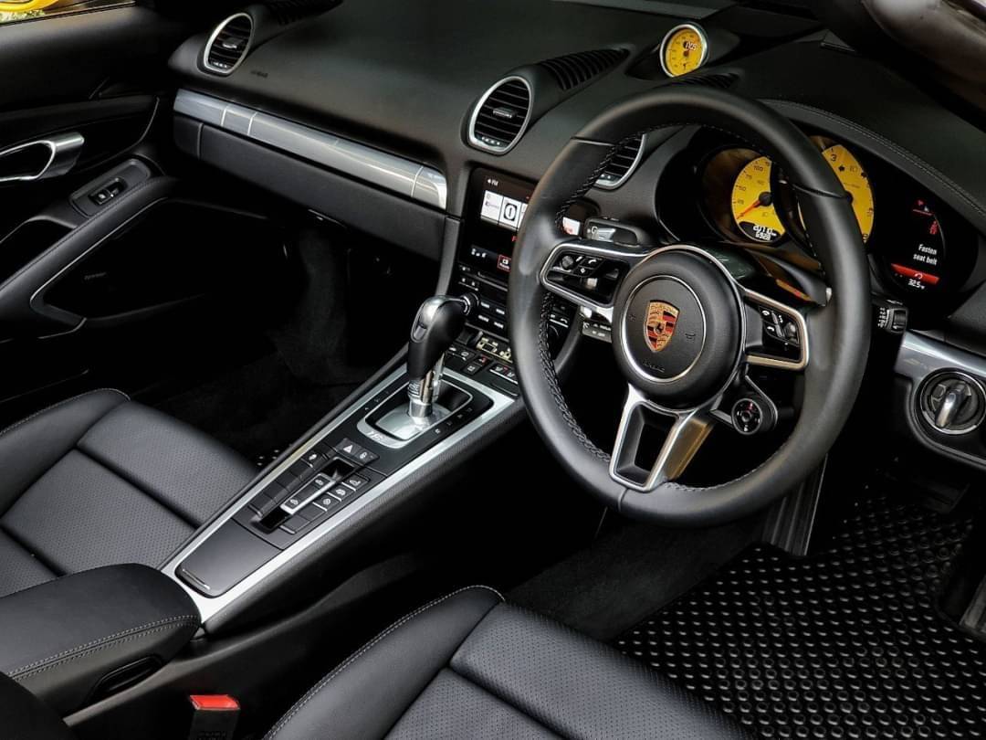 Porsche Boxster 718 ปี 2018