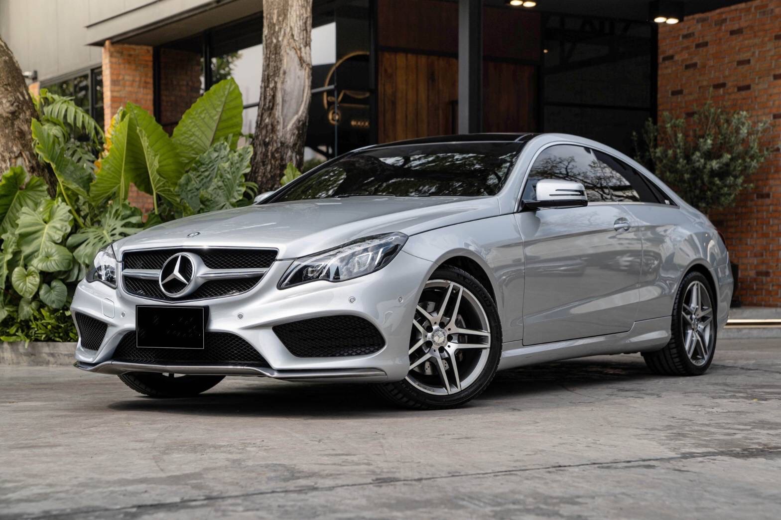 Mercedes Benz E200 Coupe AMG สีบรอนซ์ W207 facelift ปี 2015