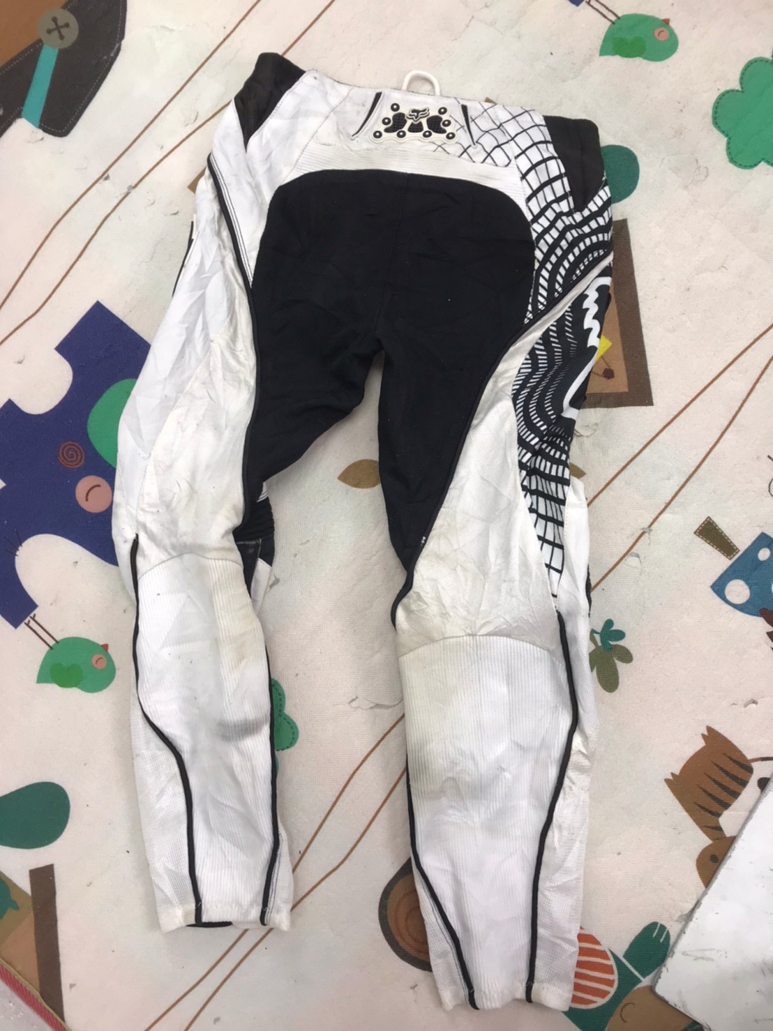 กางเกงขี่มอเตอร์ไซด์ ( มือสอง ) E&A 130 : เอว 28" ยาว 26" ** FOX **