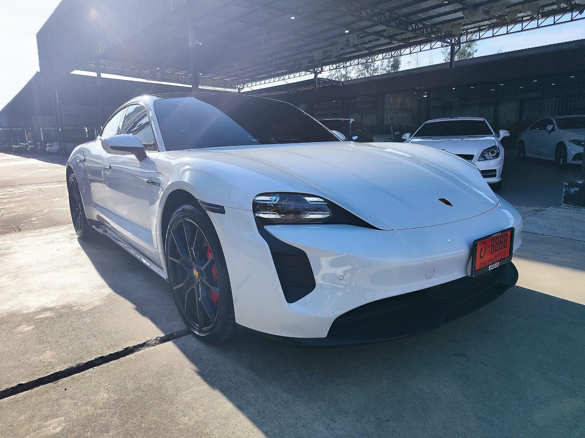 Porsche Taycan GTS 4WD ปี 2022