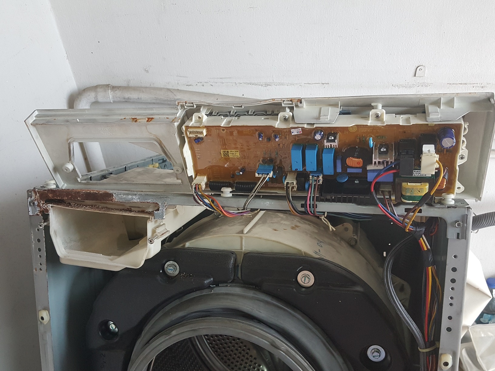 ซ่อมเครื่องซักผ้า ยี่ห้อ LG รุ่น WD-104859F อาการไม่ซัก มอเตอร์ไม่ทำงาน