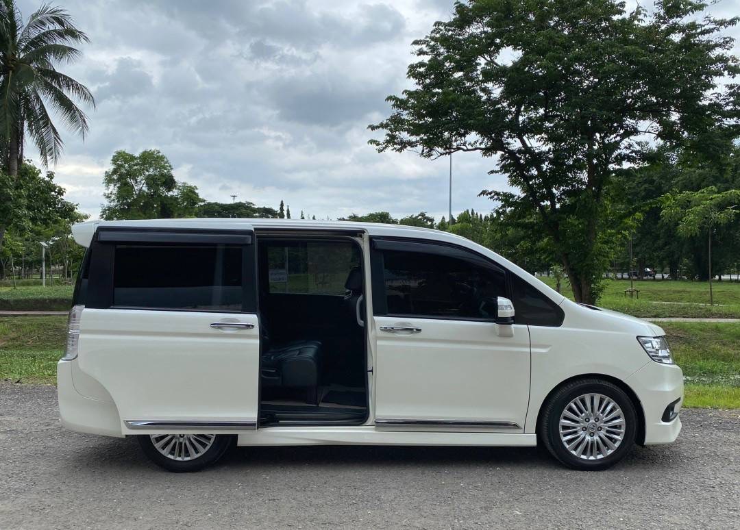 HONDA Stepwagon Spada ปี 2012