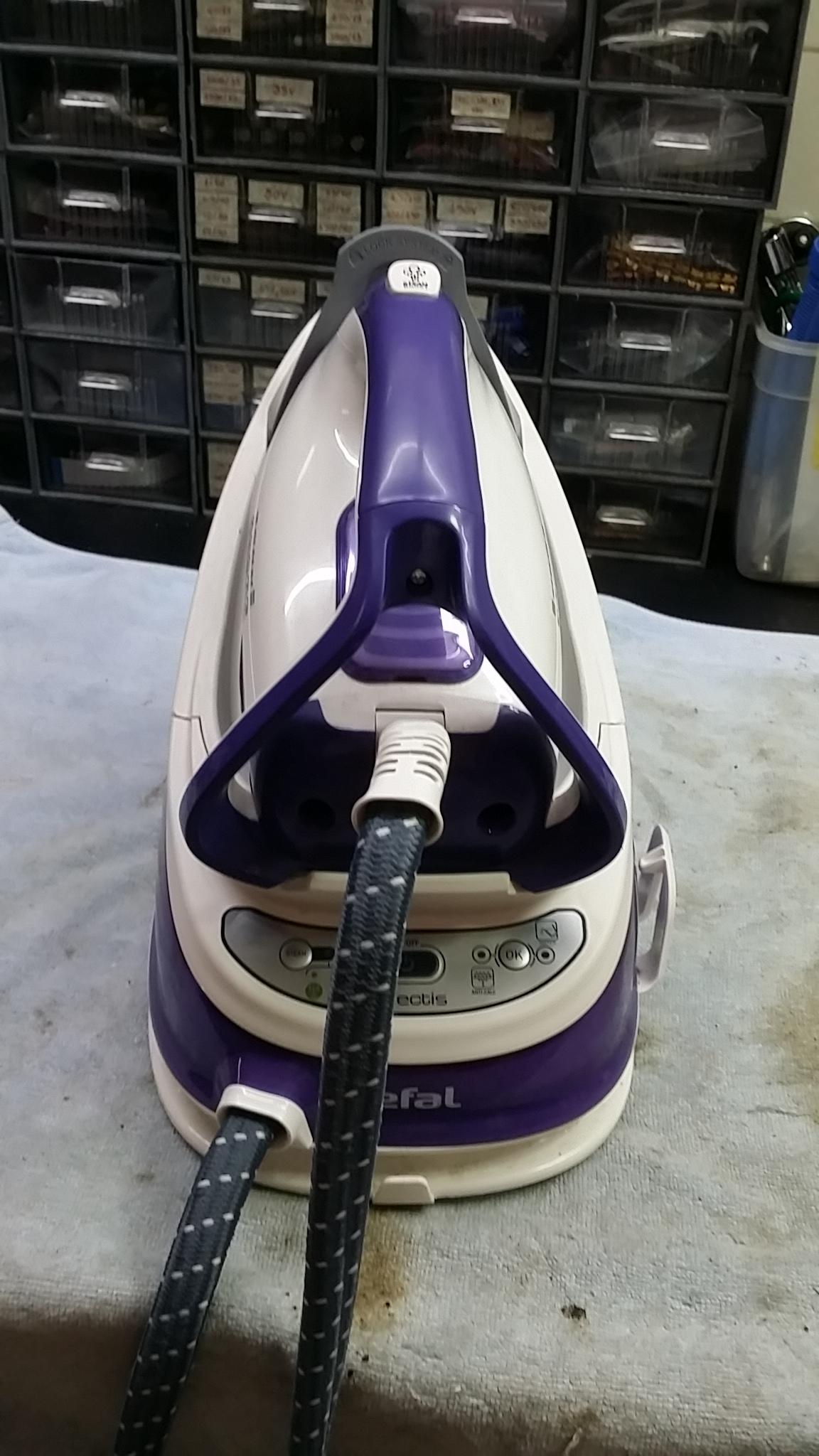 ซ่อมเตารีดไอน้ำ ยี่ห้อ TEFAL รุ่น GV6771 อาการมีน้ำออกหน้าเตารีด