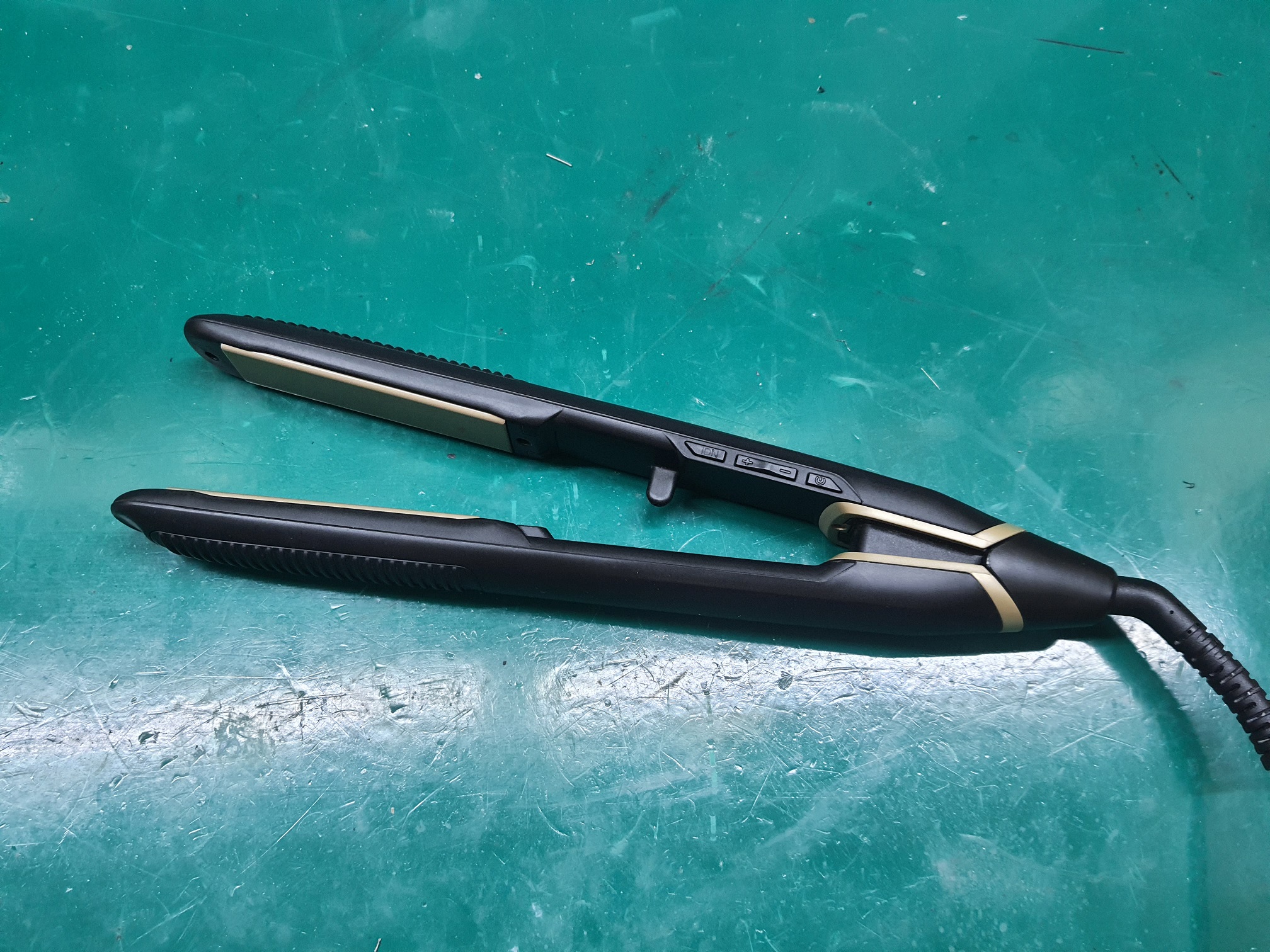 ซ่อมเครื่องหนีบผม ยี่ห้อ LESASHA รุ่น LS1028 อาการเครื่องเปิดไม่ติด