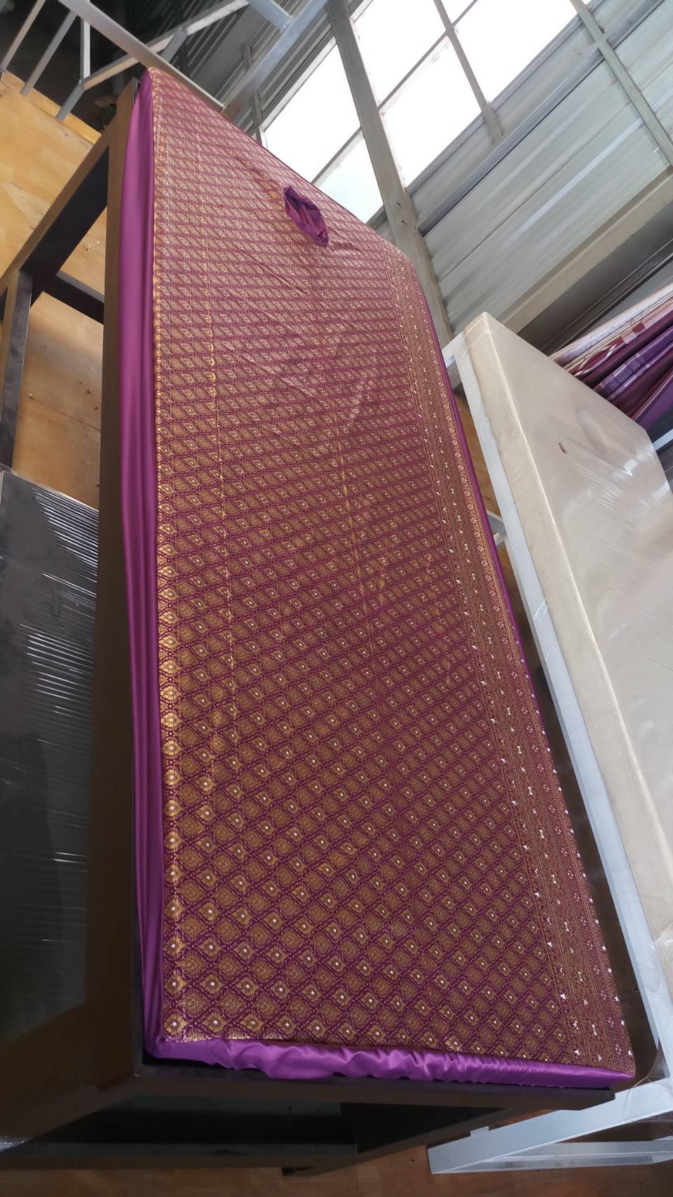 ผ้าปูเบาะสปา ผ้าพิมพ์ทองลายไทย