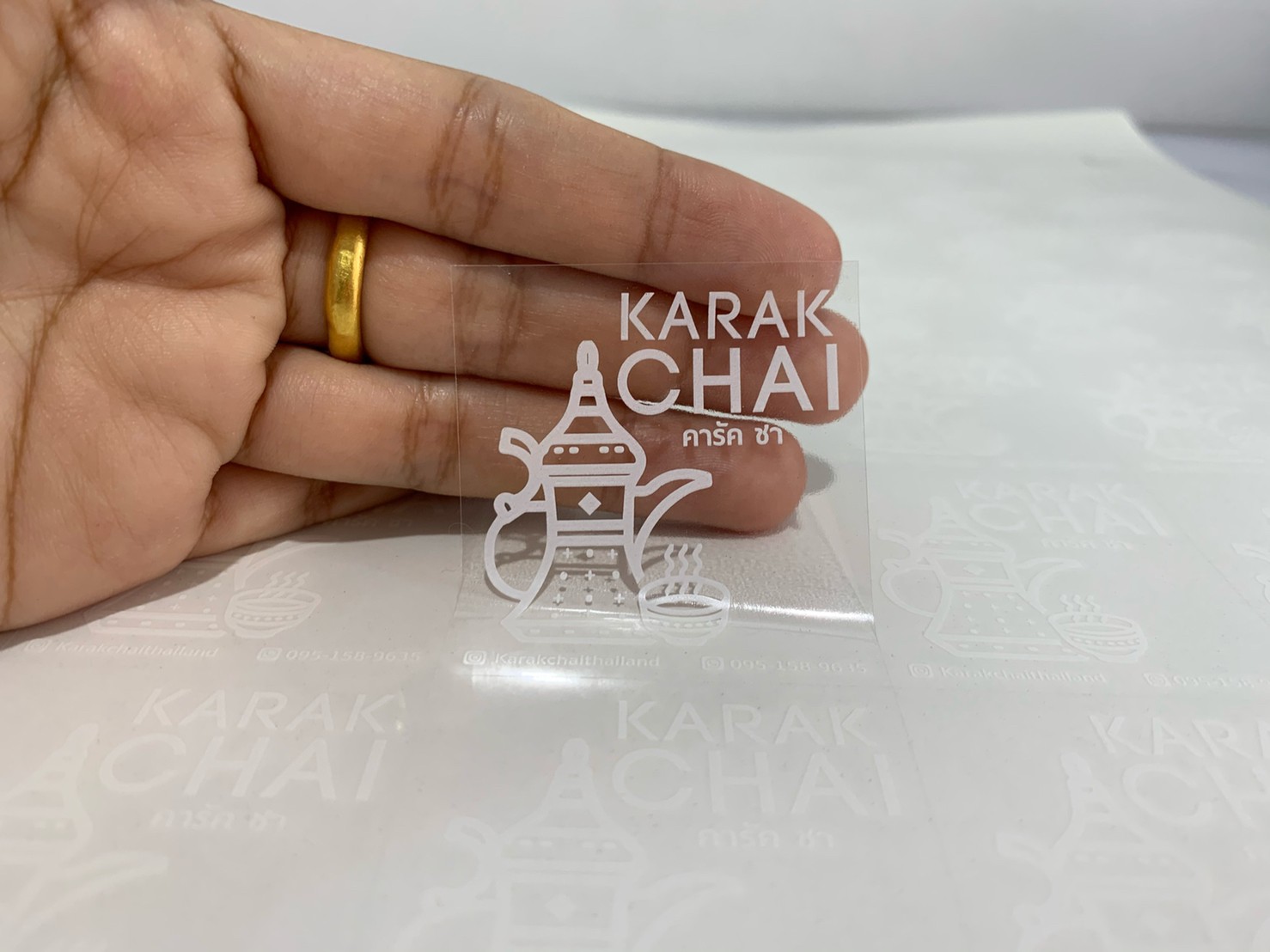 ฉลากสินค้าใสตัวหนังสือขาว สติ๊กเกอร์ใสพิมพ์สีขาว พิมพ์หมึกขาว