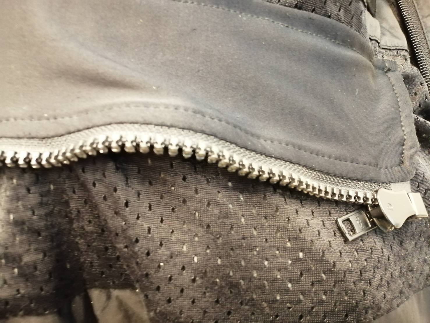 เสื้อขี่มอเตอร์ไซด์( มือสอง) RCT 374 ขนาด : อก 50" ยาว 27" **ยี่ห้อ IXS**